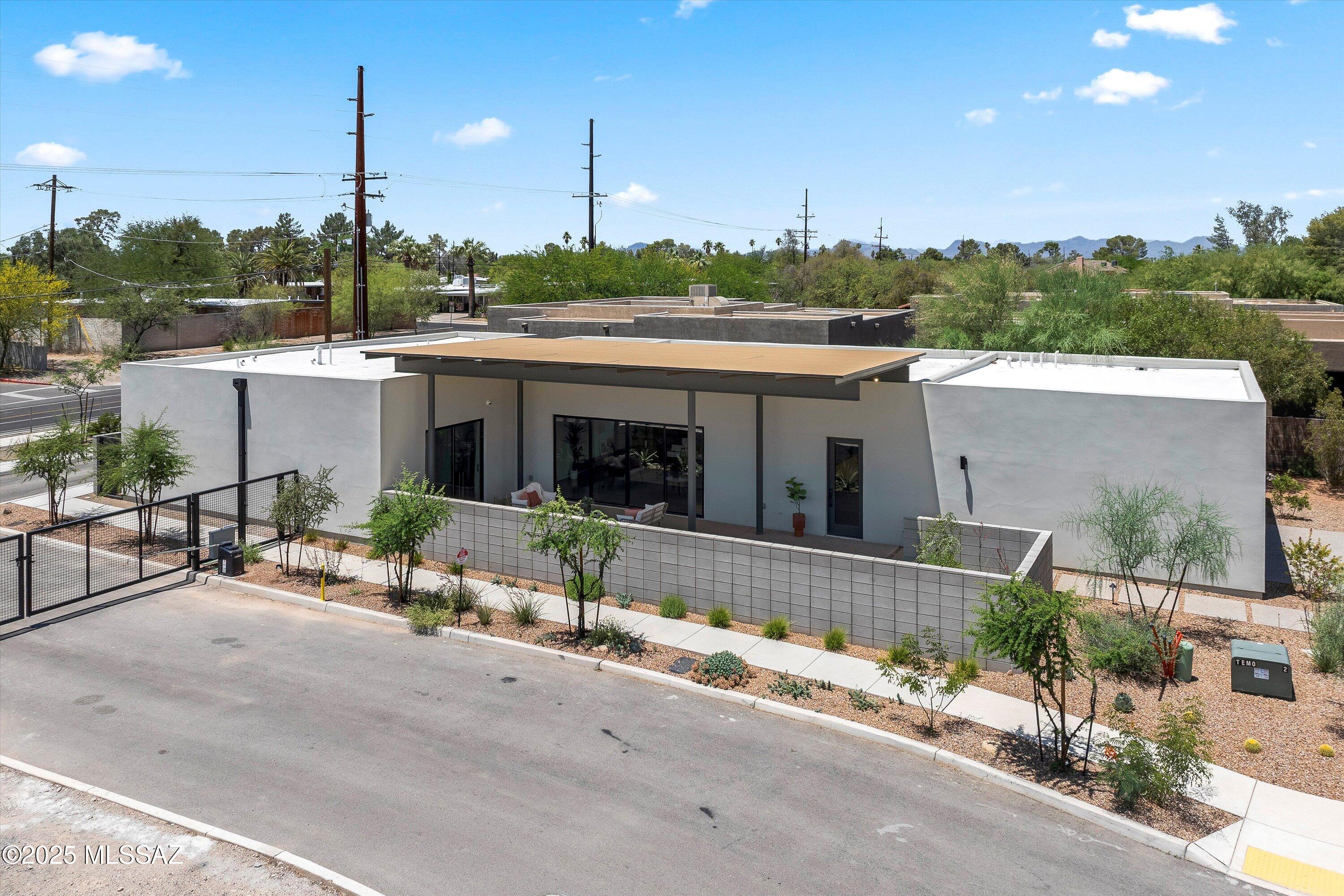 2805 N Bella Terraza Court