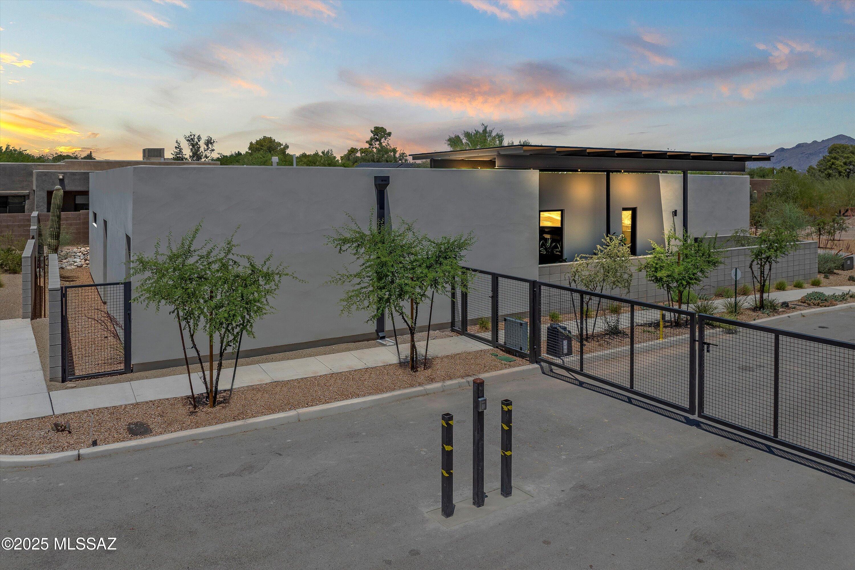 2805 N Bella Terraza Court