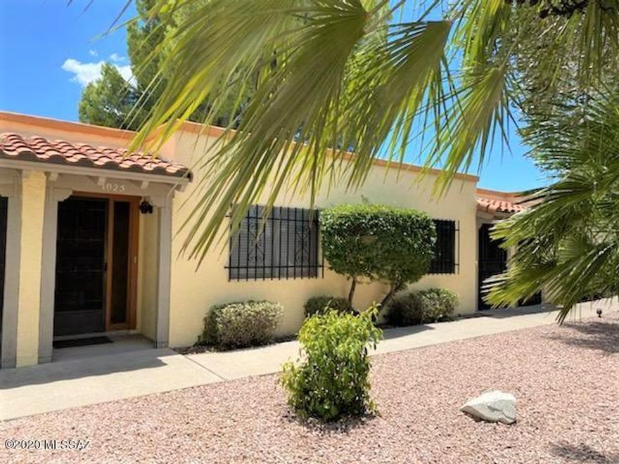 NICELY FURNISHED UNIT, CLOSE TO POOL, GOOD RENTAL HISTORY, CLOSE TO SHOPPING & REC CENTER.  MAKE THIS YOUR WINTER RETREAT, RENTAL UNIT OR YEAR ROUND HOME.