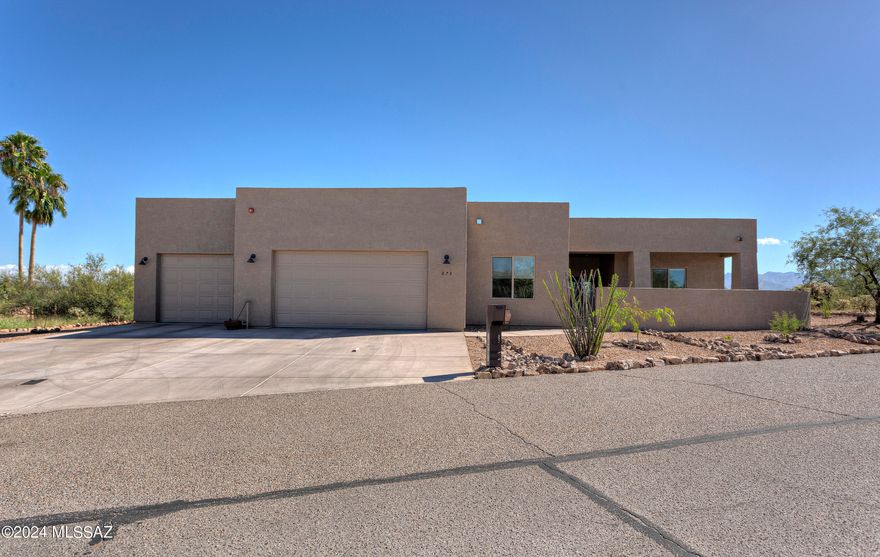 Beautiful Southwest Style home on over an acre bordering common area on one side and back yard. Front courtyard, enter through double doors to large entry, Den off entry and then into great room with outstanding views from Living room, Dining, Kitchen and nook. Fireplace, kitchen breakfast counter. 3 bedrooms, large laundry room.
French doors off living and master bedroom to back yard. large master bath, tile floors, Gourmet kitchen stainless appliances, granite counters double oven.
Oversized 3 car garage. Reverse Osmosis and brand-new curtains.