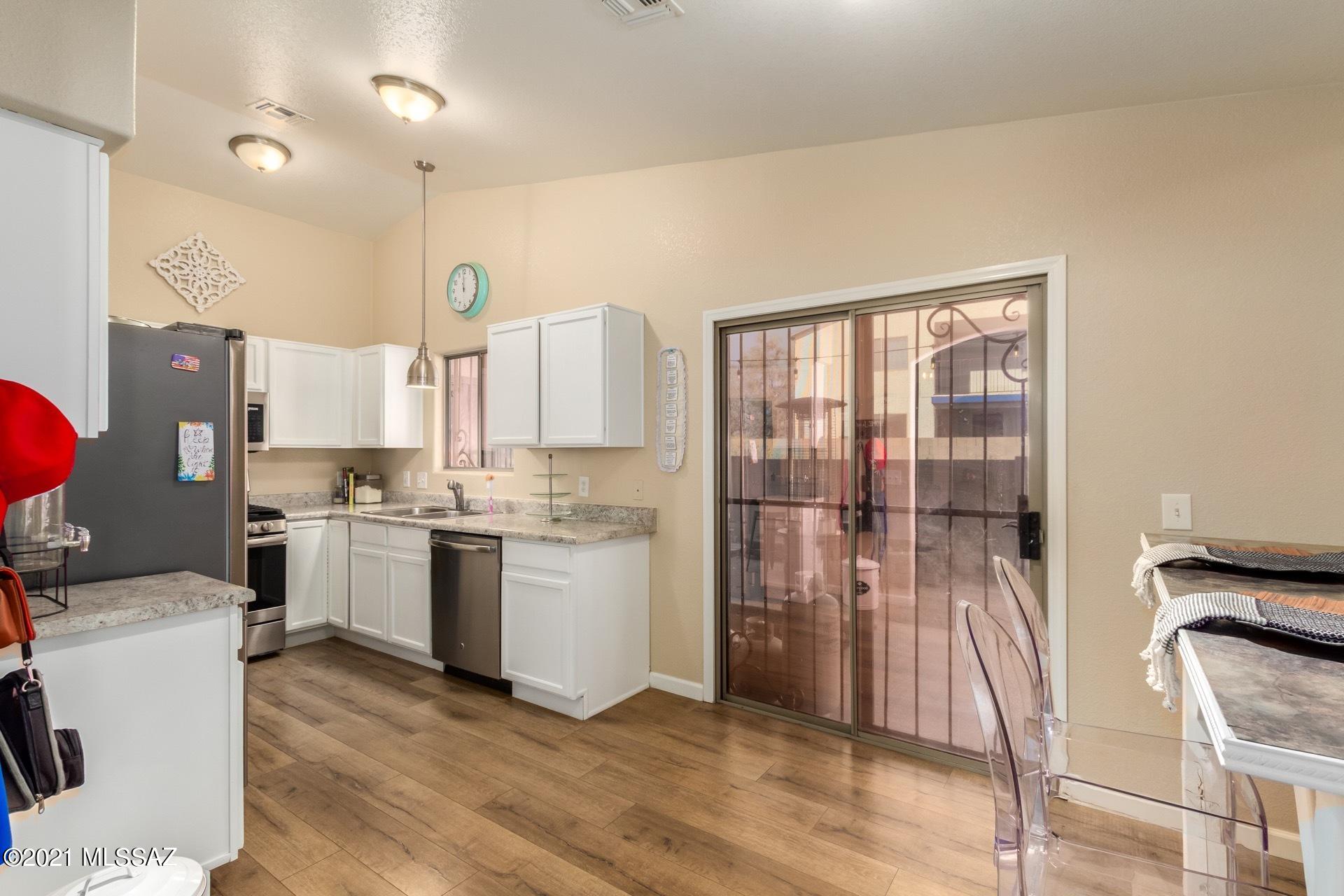 Mountain View Manor - Residential