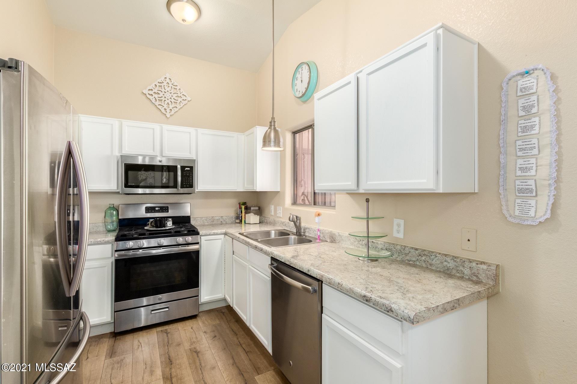Mountain View Manor - Residential