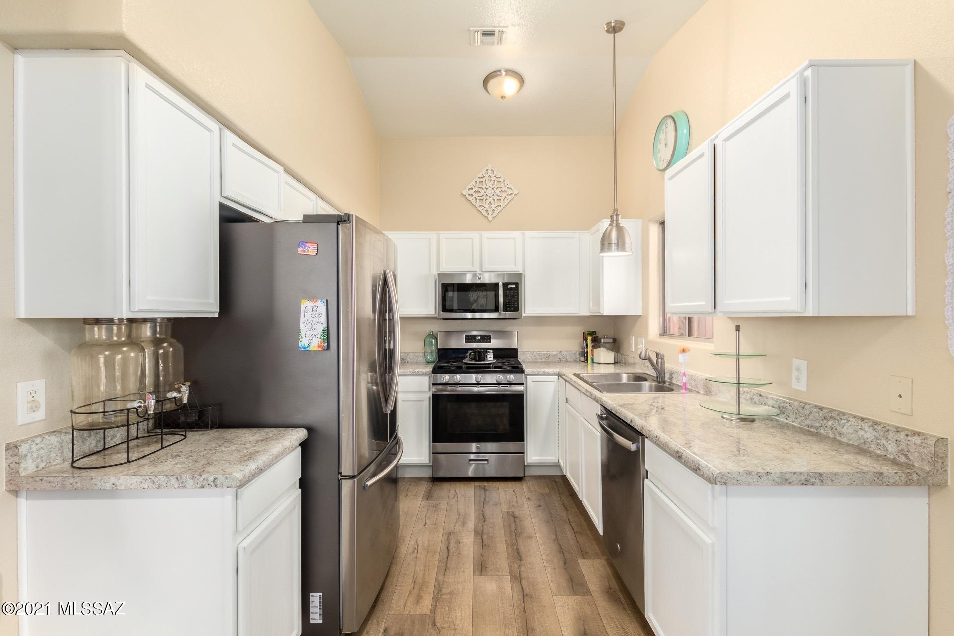 Mountain View Manor - Residential