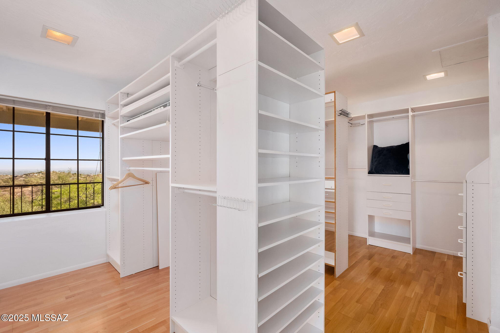 Finisterra (1-210) - Residential