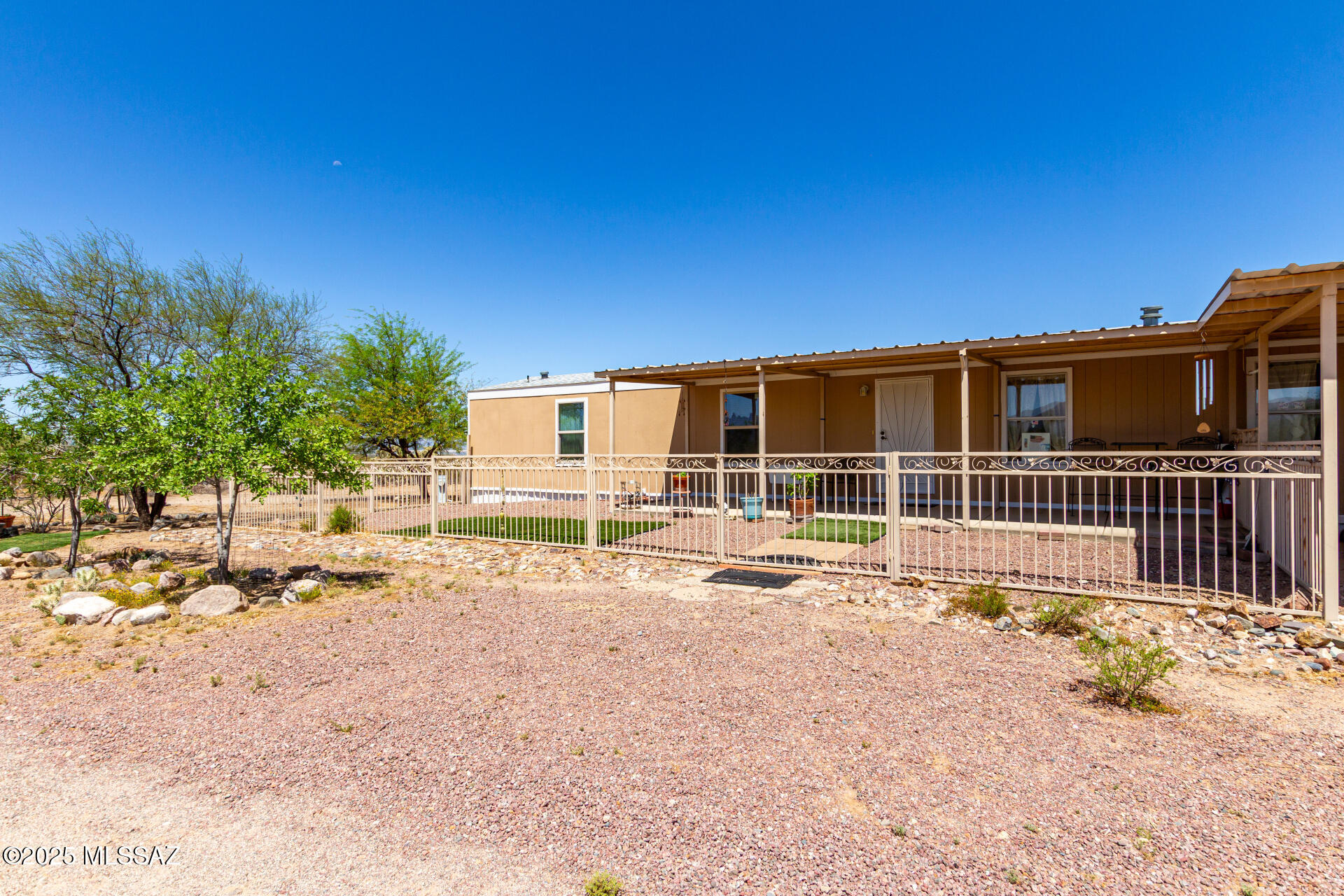 2290 W Ken Morgan Place