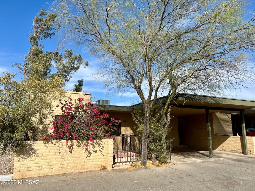 Great Home On Tucson's West Side With Incredible features.  A Little TLC Can Make This Home Truly Special.  Sold As-Is, Priced Accordingly.