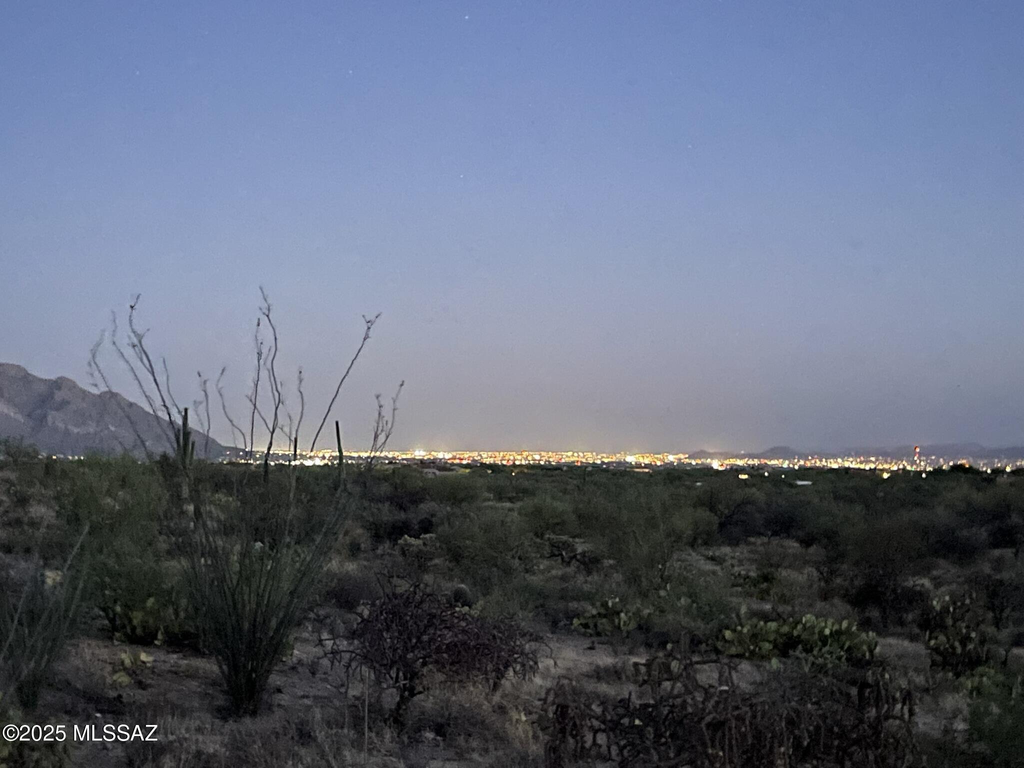 923 W Tortolita Mountain Circle .
