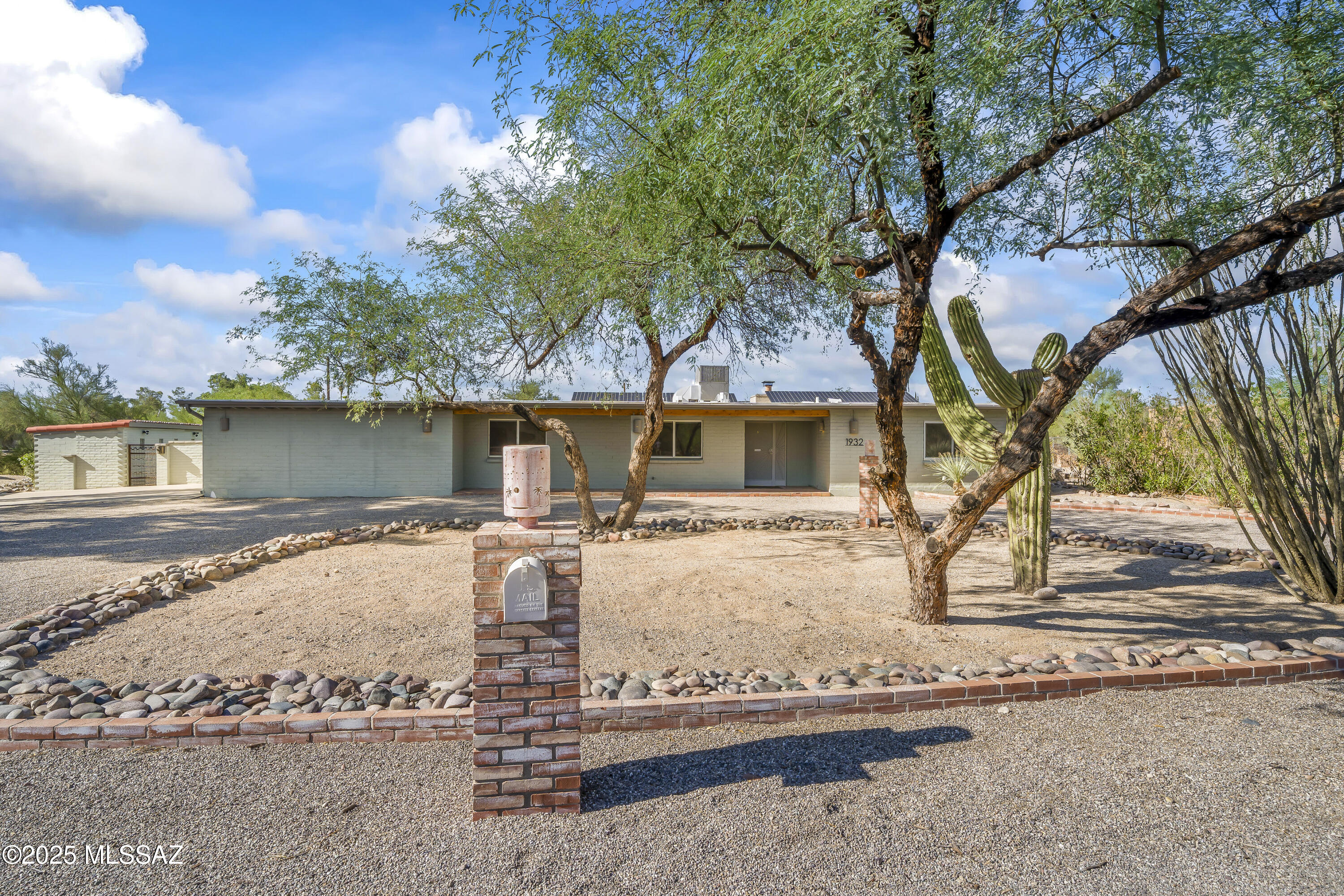 1932 W Harran Circle