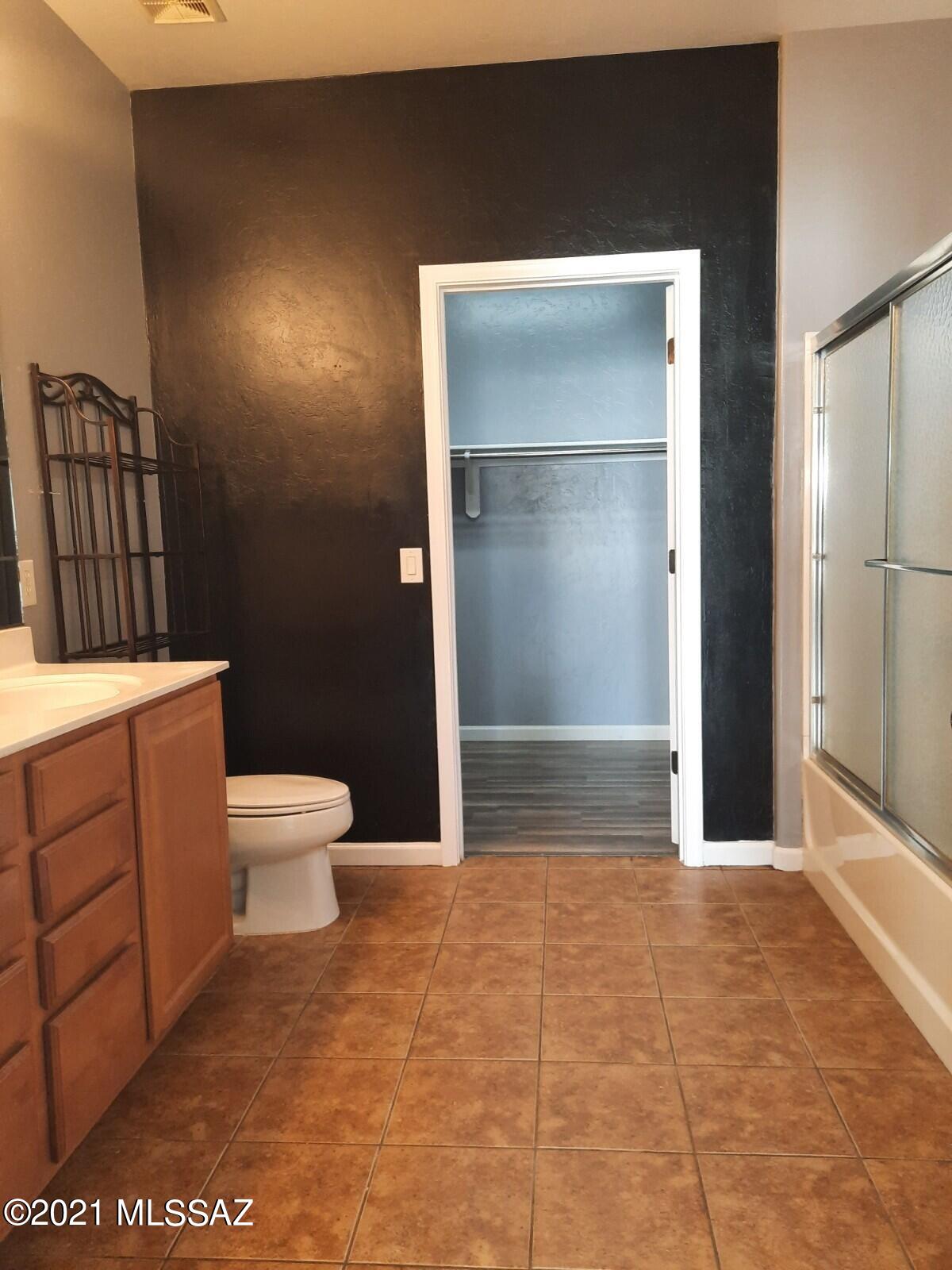 Black Horse (1-411) - Residential