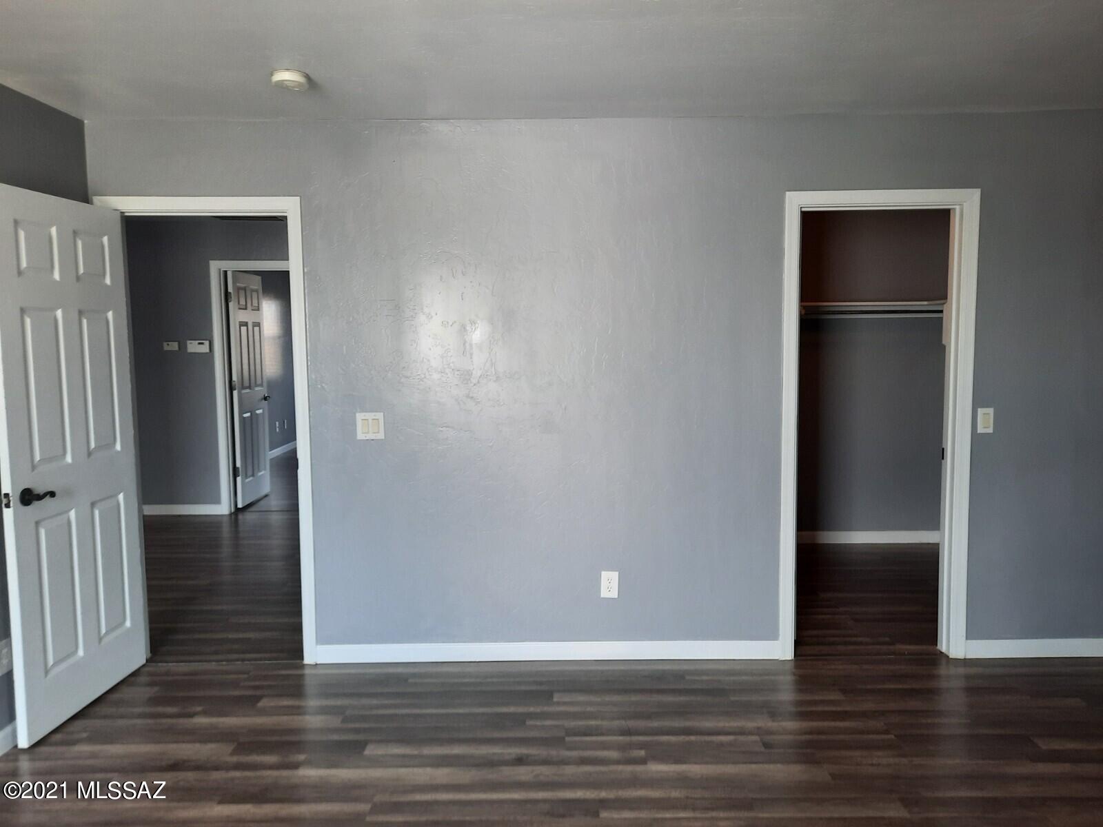 Black Horse (1-411) - Residential