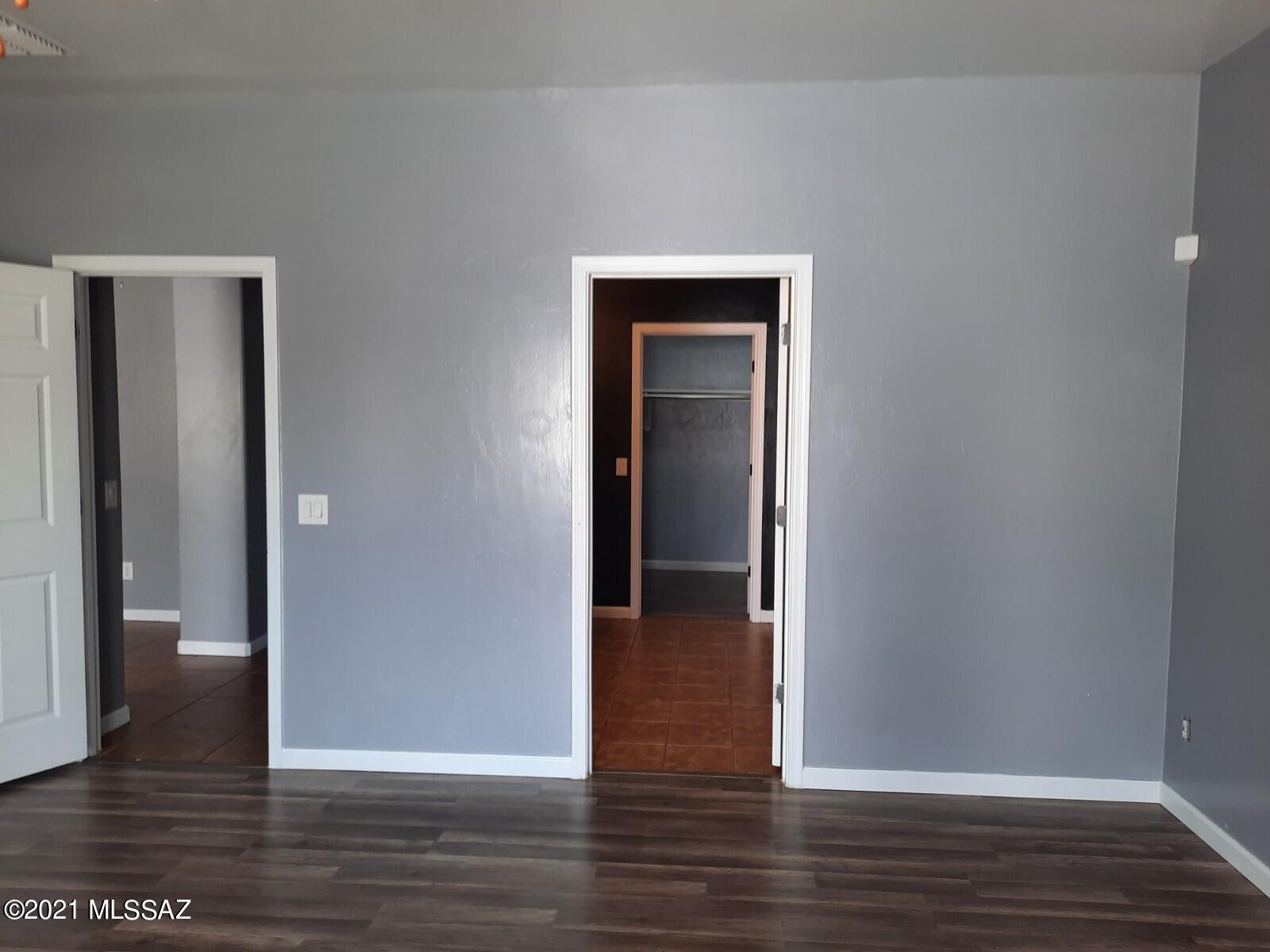 Black Horse (1-411) - Residential