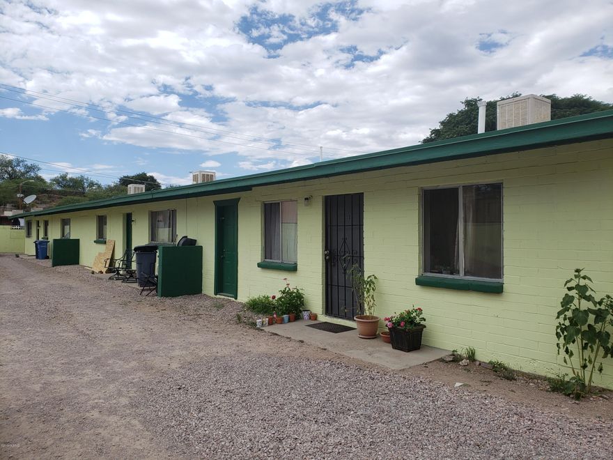 Centrally located investment opportunity!!  This is a great rental property. Two units are 2 bedroom 1 bath third unit is 3 bedroom 2 bath. Close to hospital and easy access to freeway.