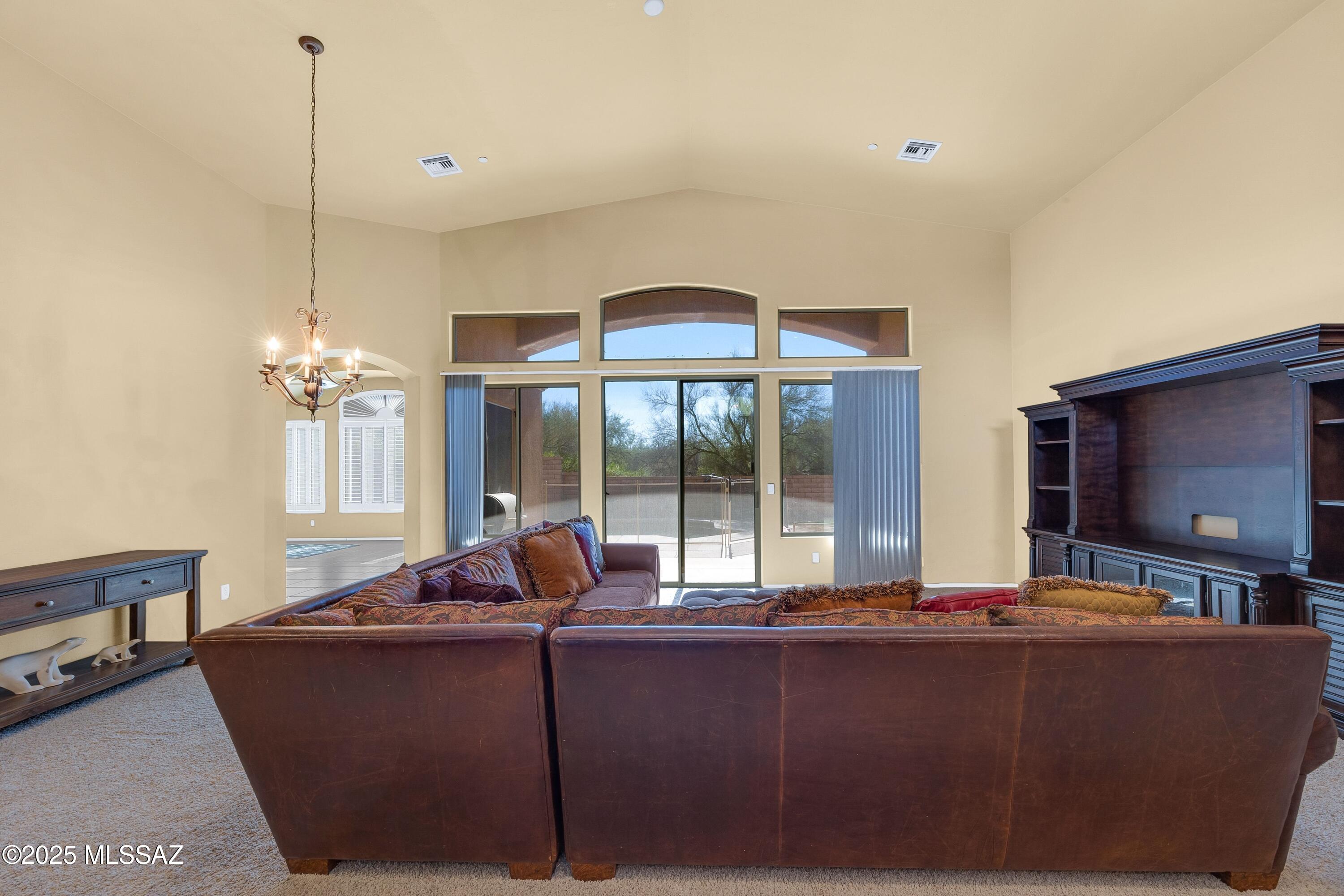 110 E Placita Roca De Oro