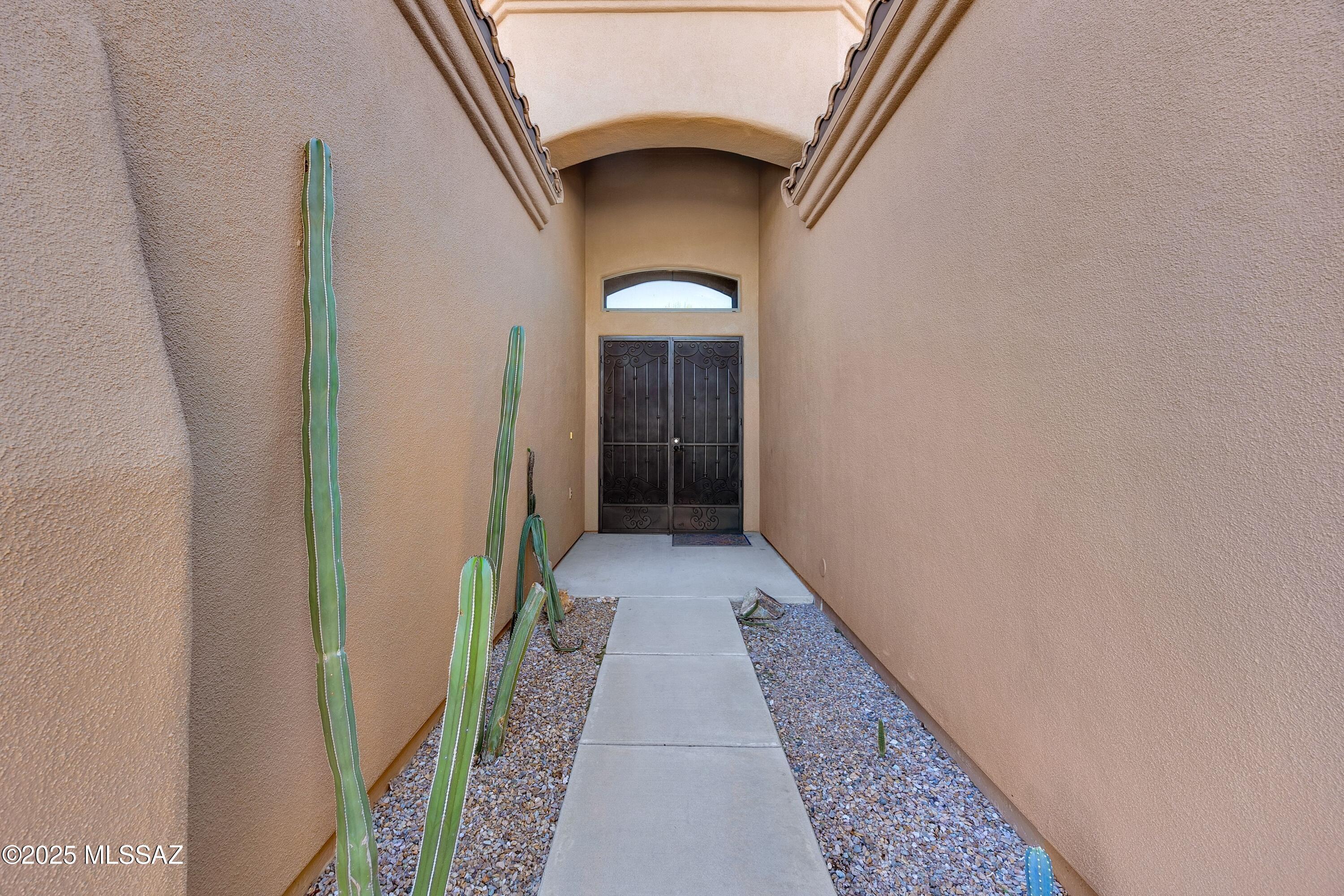 110 E Placita Roca De Oro