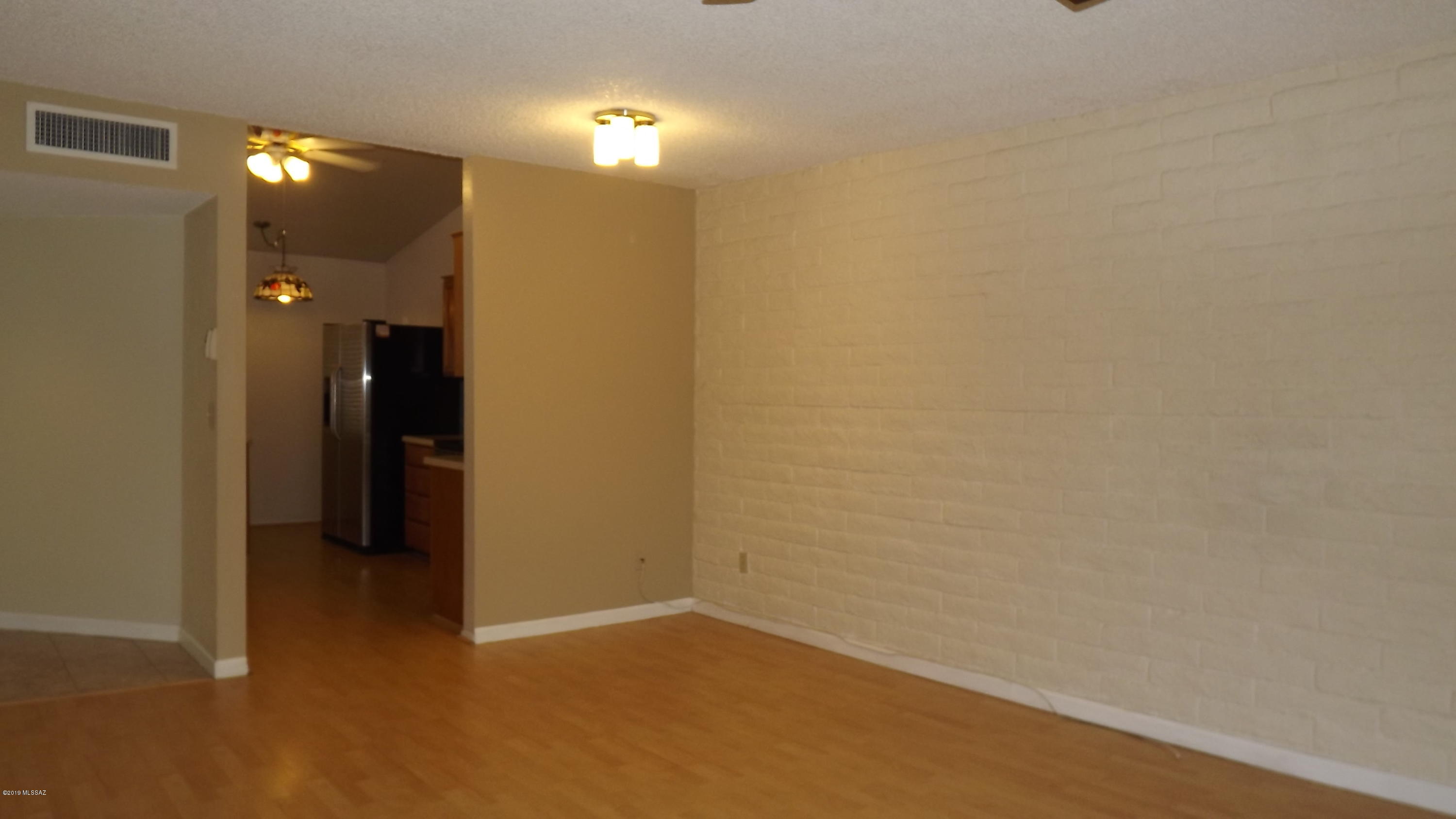 McCormick Place Twnhms Blk I (1-86) - Residential Lease