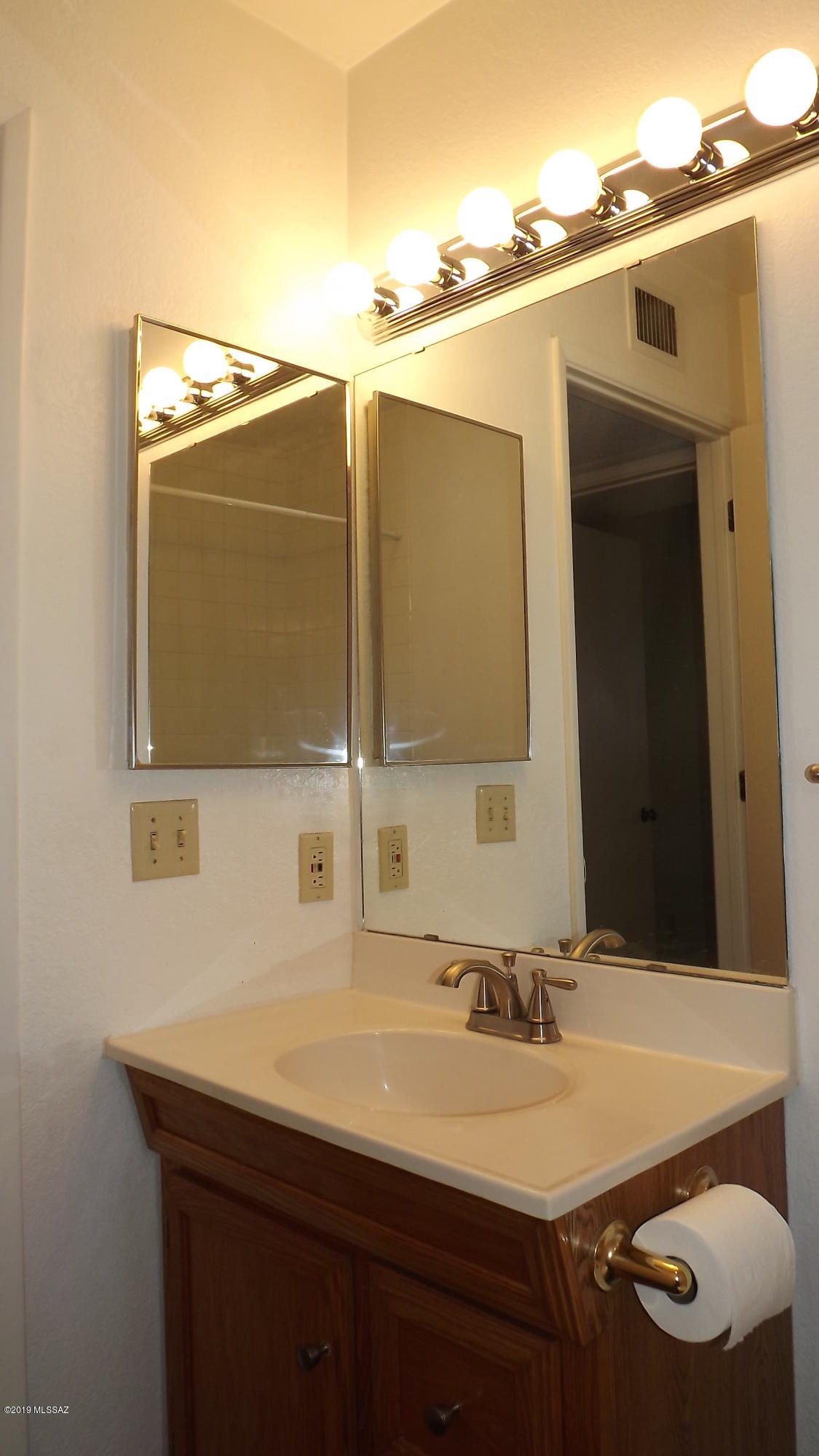 McCormick Place Twnhms Blk I (1-86) - Residential Lease