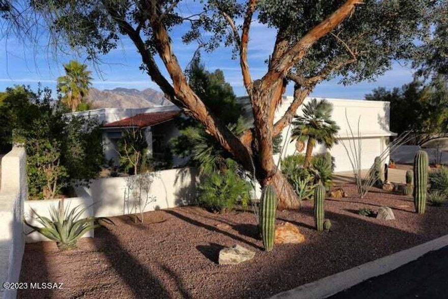 Nicely updated home in Tucson National with awesome mountain views and salt water pool.
