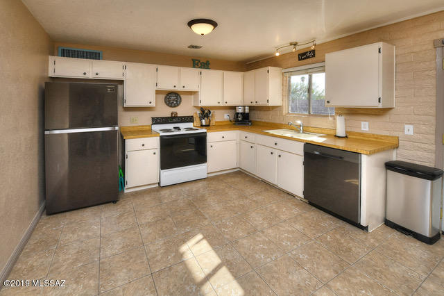 Casas Adobes Park (94-194) - Residential