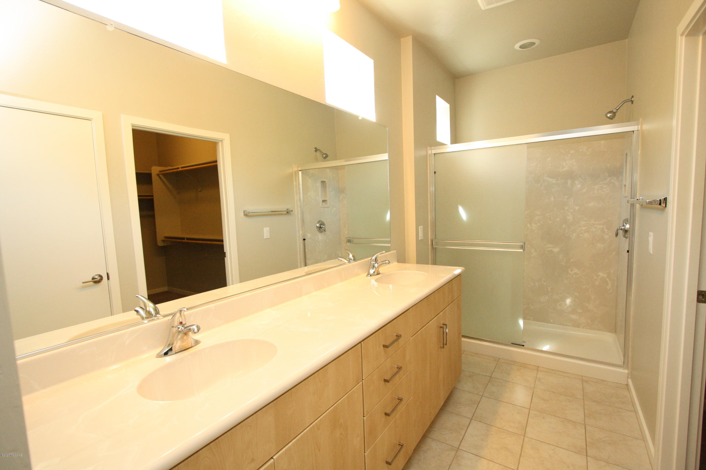 Elementary Place SQ20163230723 - Residential Lease