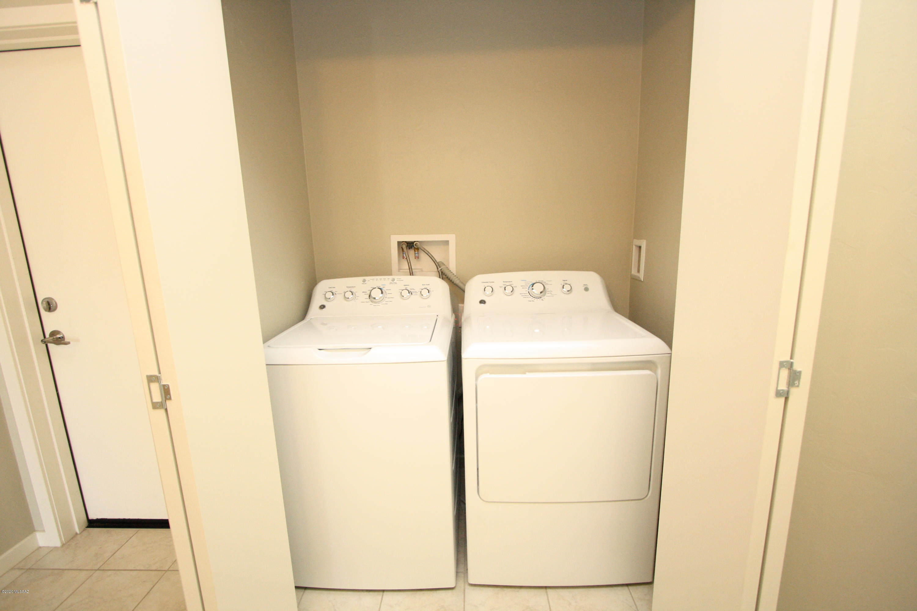 Elementary Place SQ20163230723 - Residential Lease
