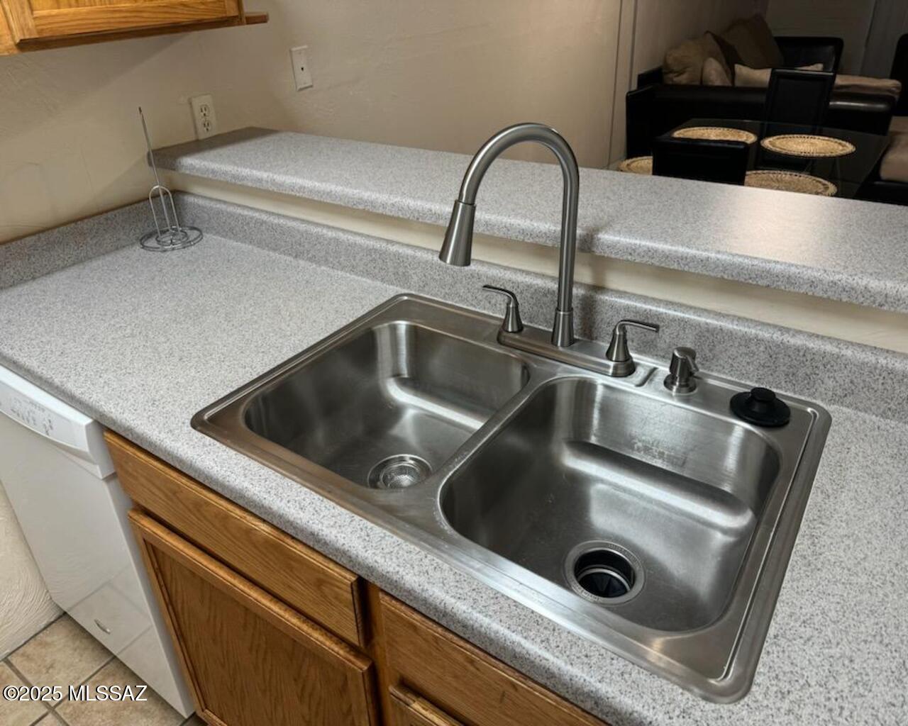 921 N Euclid Avenue 218