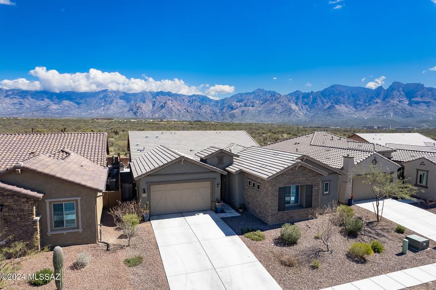 Seller will accept or counter offers between $825,000 and $850,000 dollars Beautifully designed residential community, nestled in the hills of gorgeous Oro Valley, featuring unmatched views of the Santa Catalina Mountain Range. This Luxury home includes, Gourmet Kitchen, Large Center Island, Tall White Kitchen Cabinets with Black Hardware & Plumbing Fixtures, Custom Wainscoting, Designer Accent Walls, Custom lighting & Pendants, Guest Ensuite & Bonus Room. The Great Room multiple slider creates a perfect, breathtaking natural piece of art, coaxing one outside to participate in our sought after outdoor lifestyle. The Rancho Vistoso Valley Vista community is an all single story subdivision, showcasing Contemporary Architectural Designs. Close to Restaurants, Schools, Shopping, Medical Care and much more. Schedule a time to see this amazing home today!