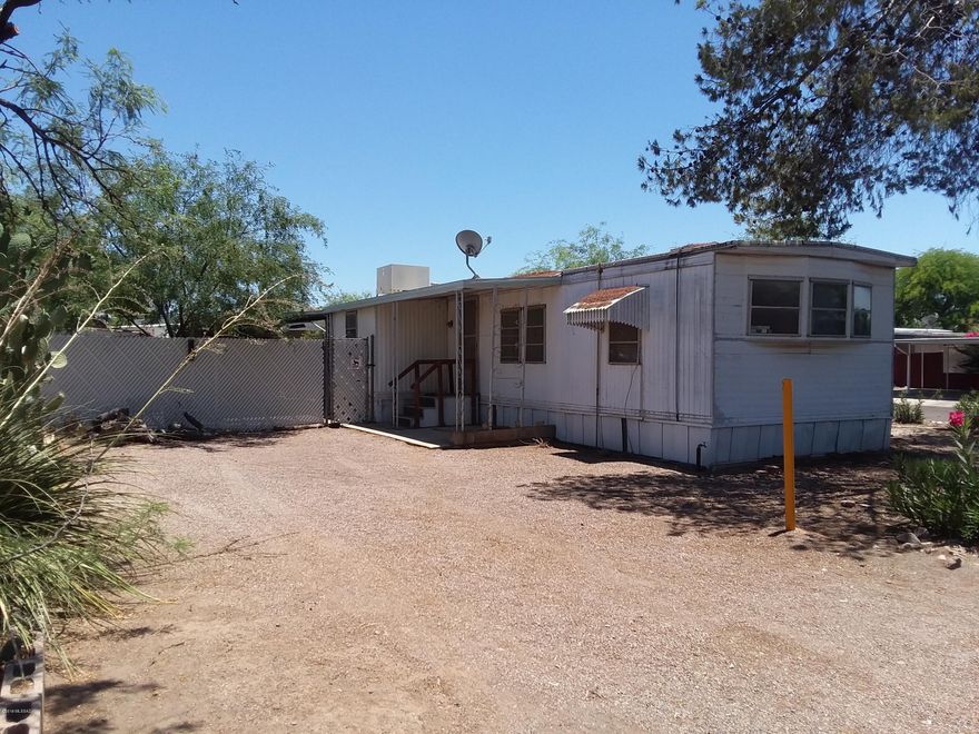 Great NW location minutes from I-10, Sprouts, Costco, Pest Mart, NW Hospital and many other amenities. Nice community with pool and low maintenance. 
This home needs some work and is being sold in AS-IS condition.