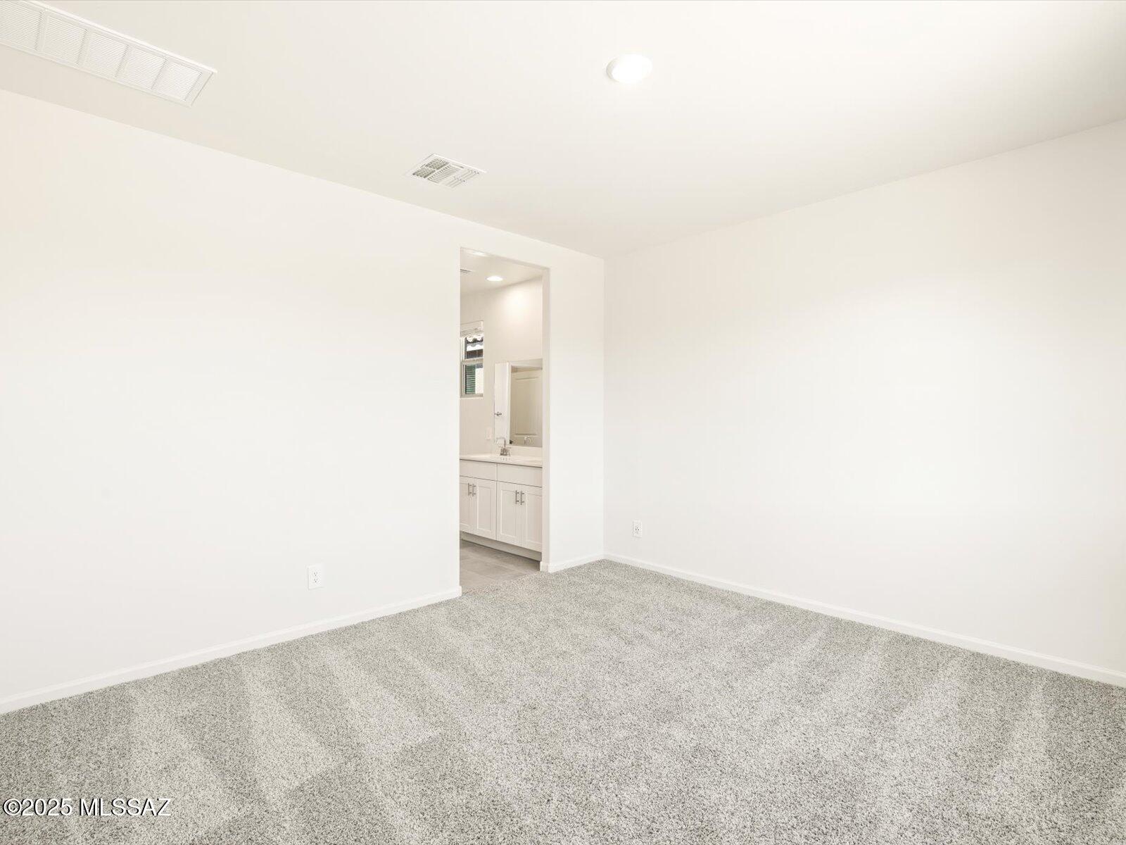9858 N Solstice