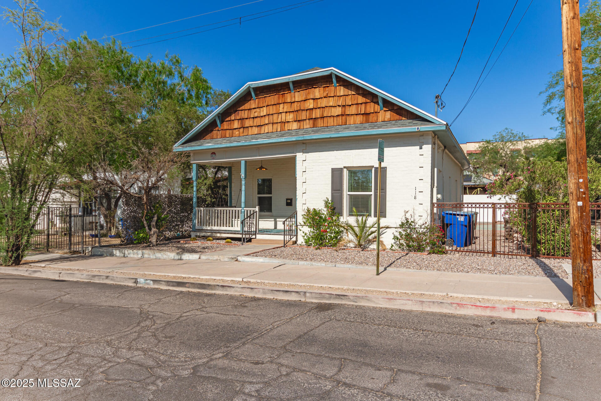 118 N Hoff Avenue