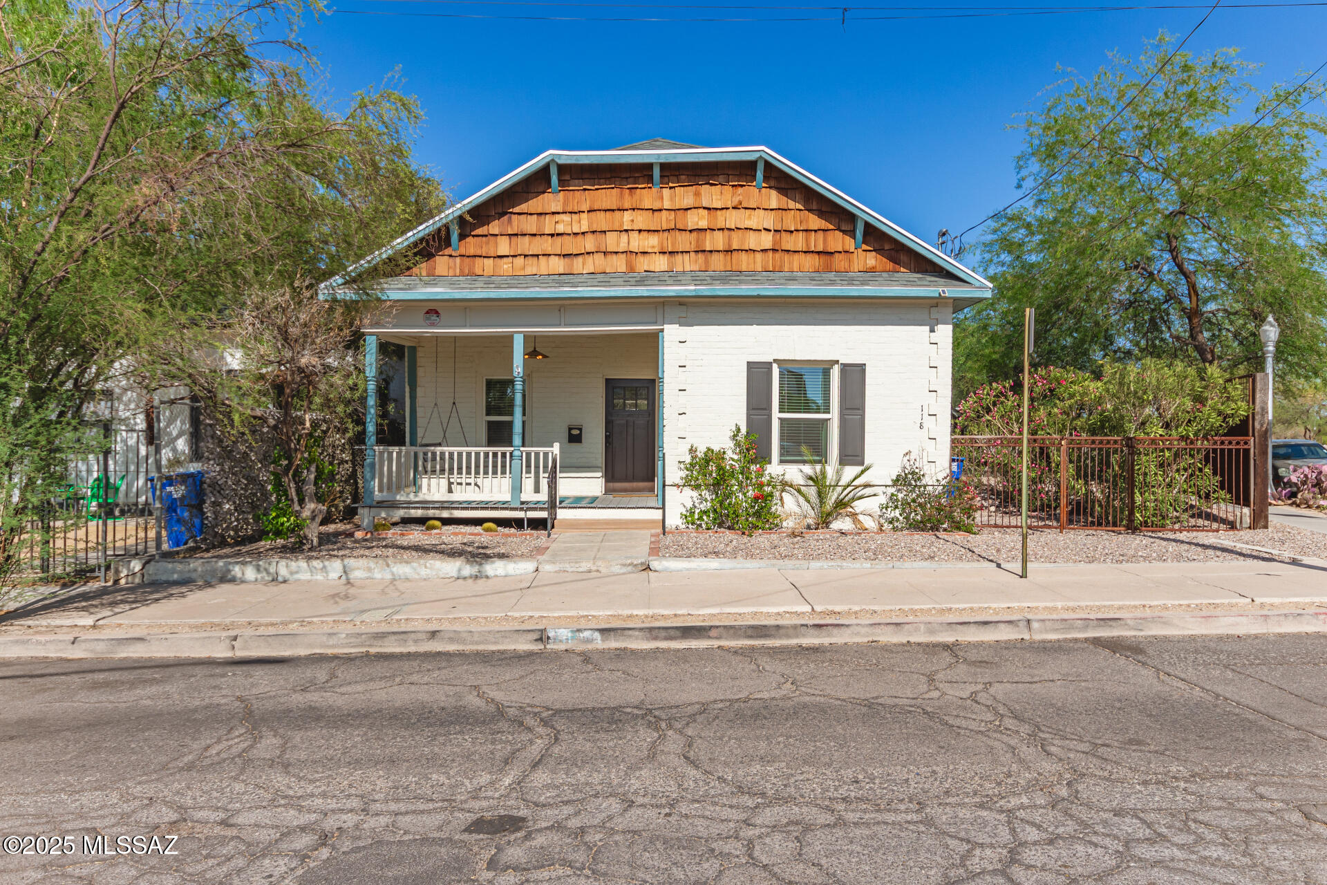 118 N Hoff Avenue