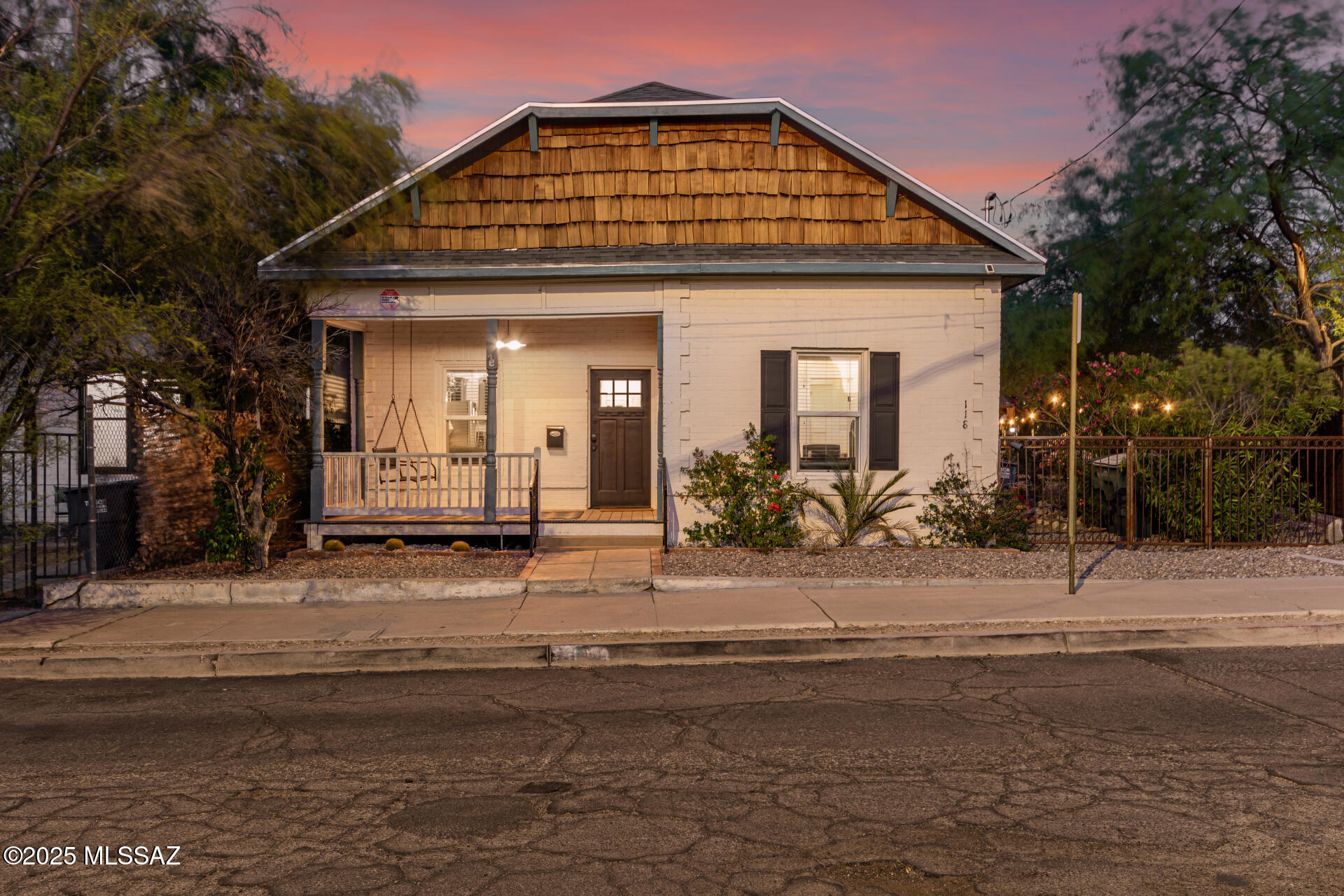 118 N Hoff Avenue