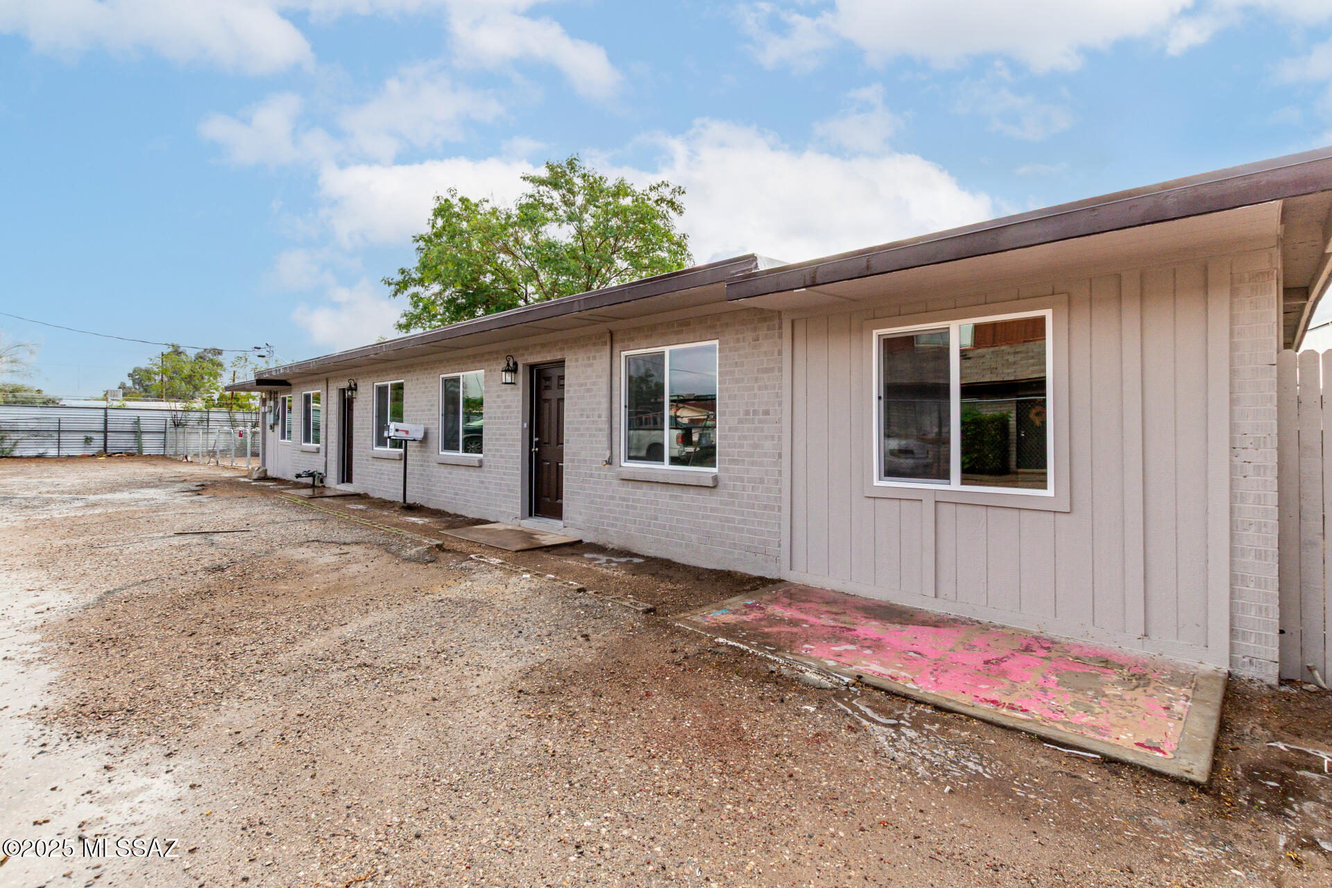 229 & 231 W Jacinto Street