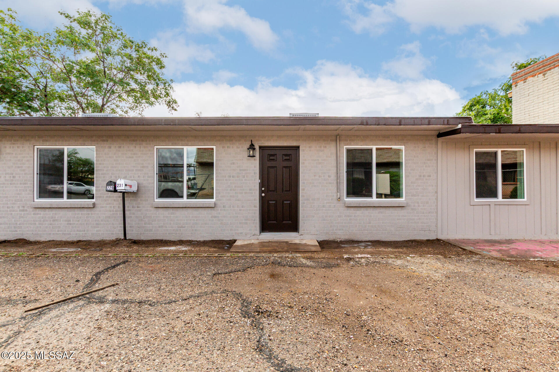 229 & 231 W Jacinto Street