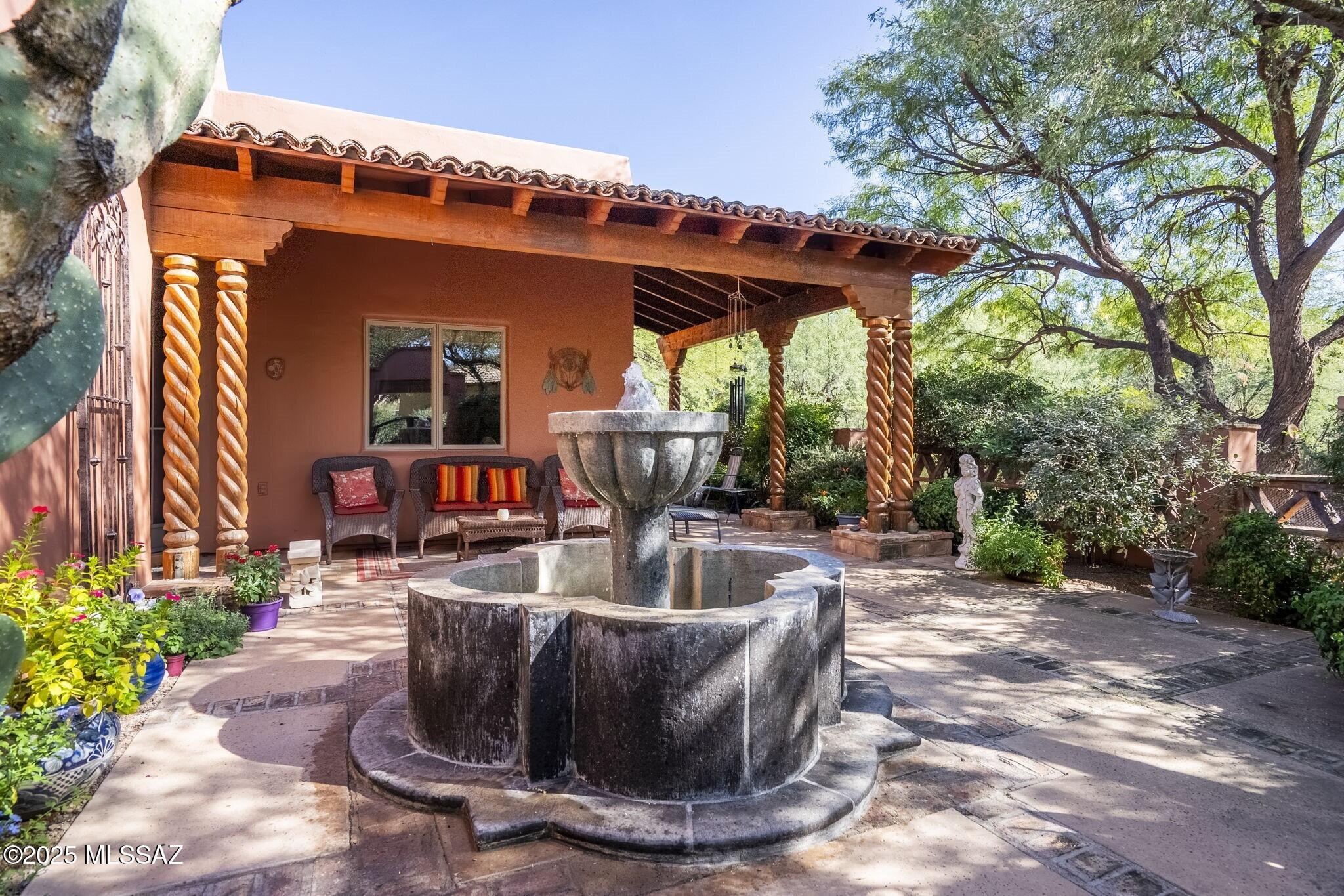 52 Calle Maria Elena