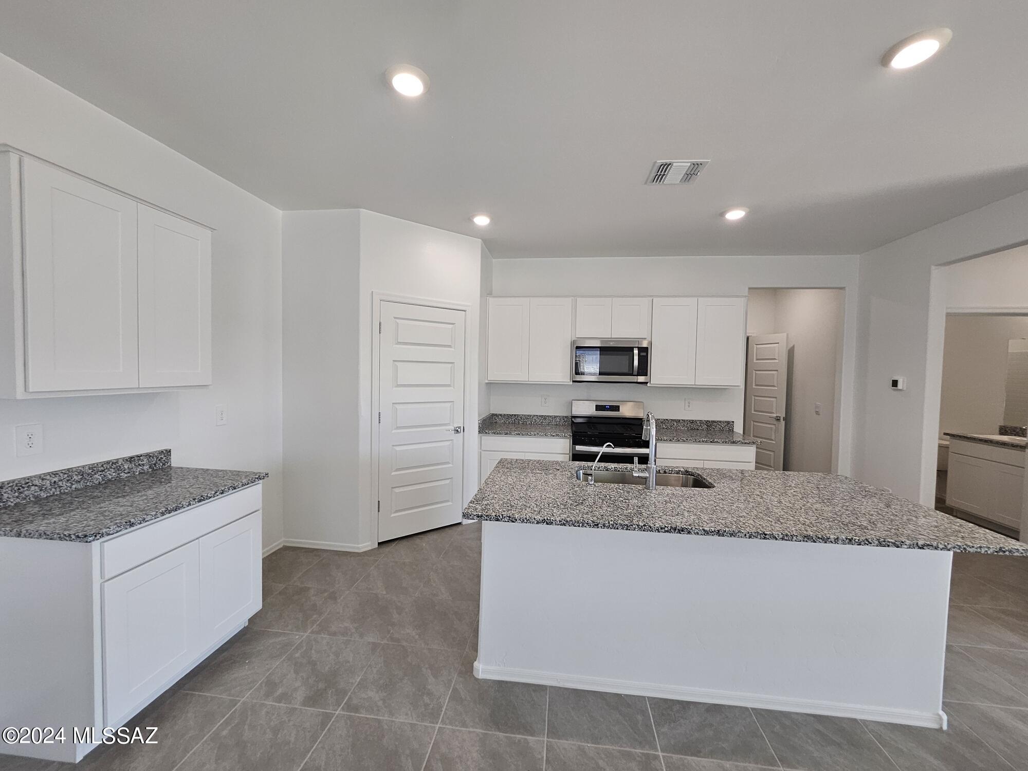 Saguaro Bloom SQ20180540069 - Residential