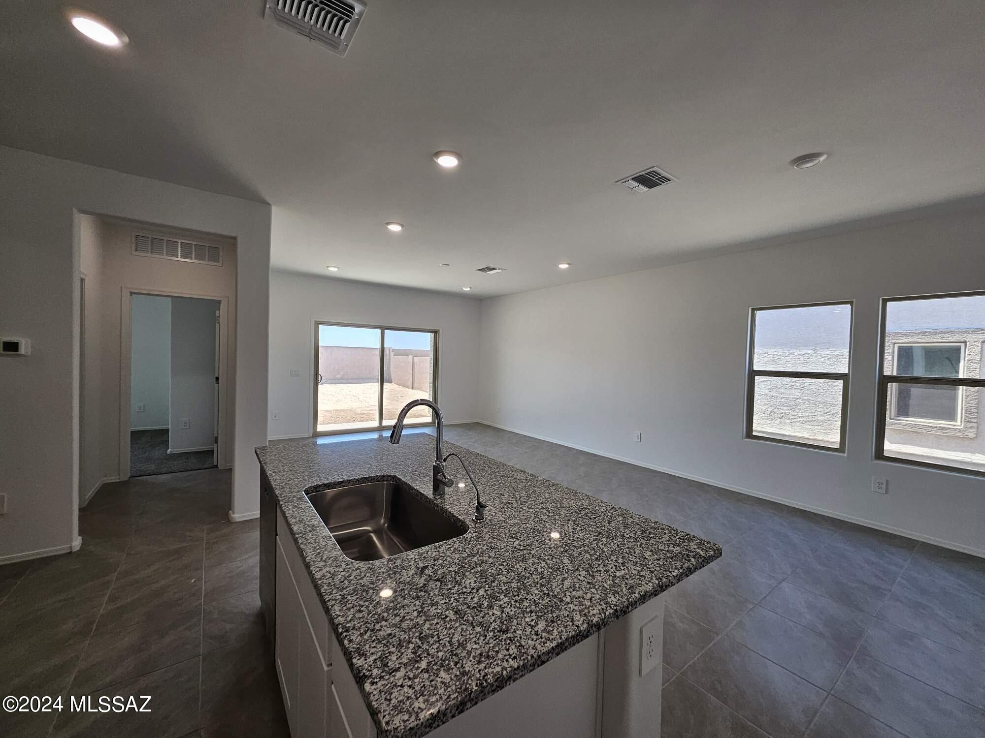 Saguaro Bloom SQ20180540069 - Residential