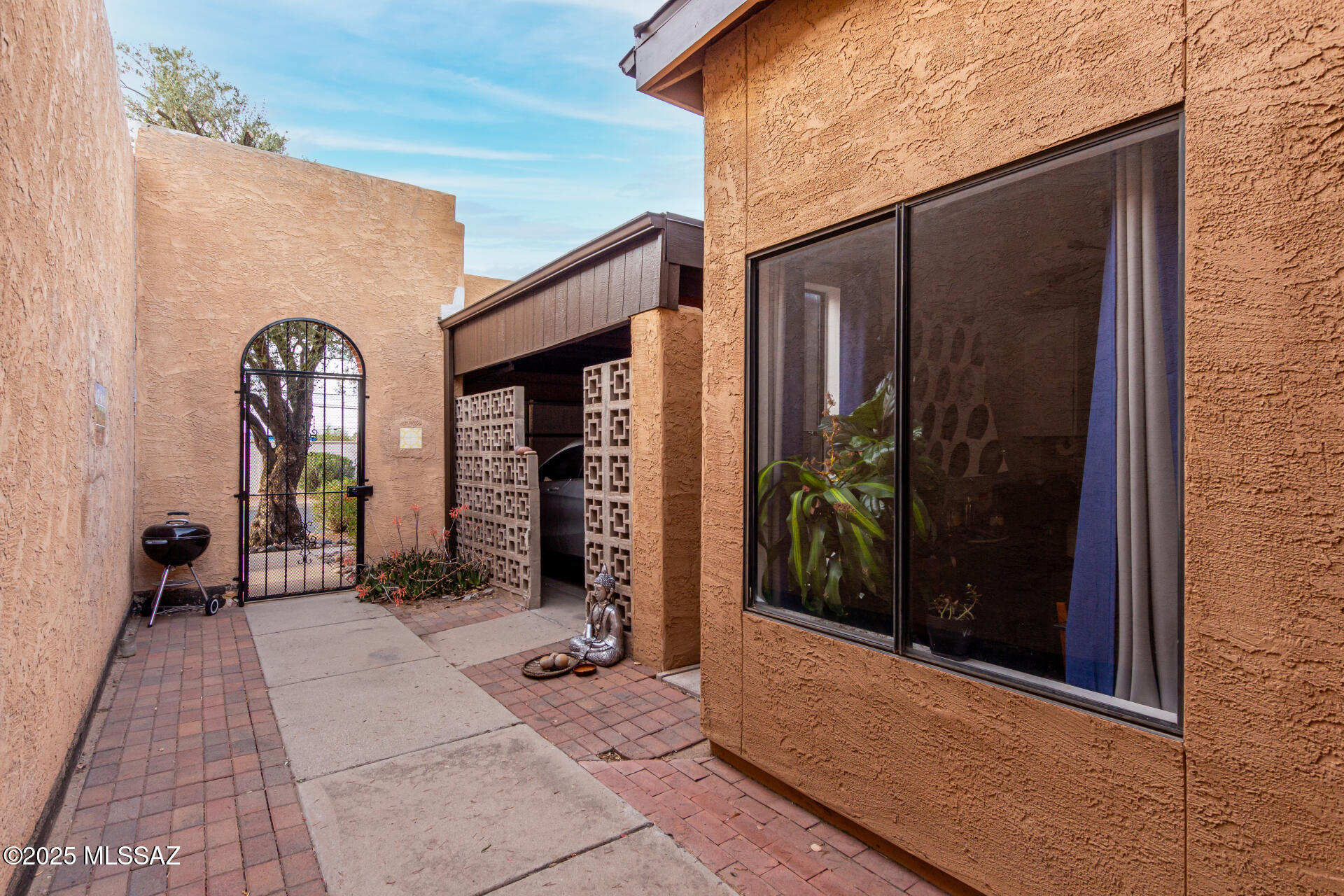 1433 W Calle Plomo