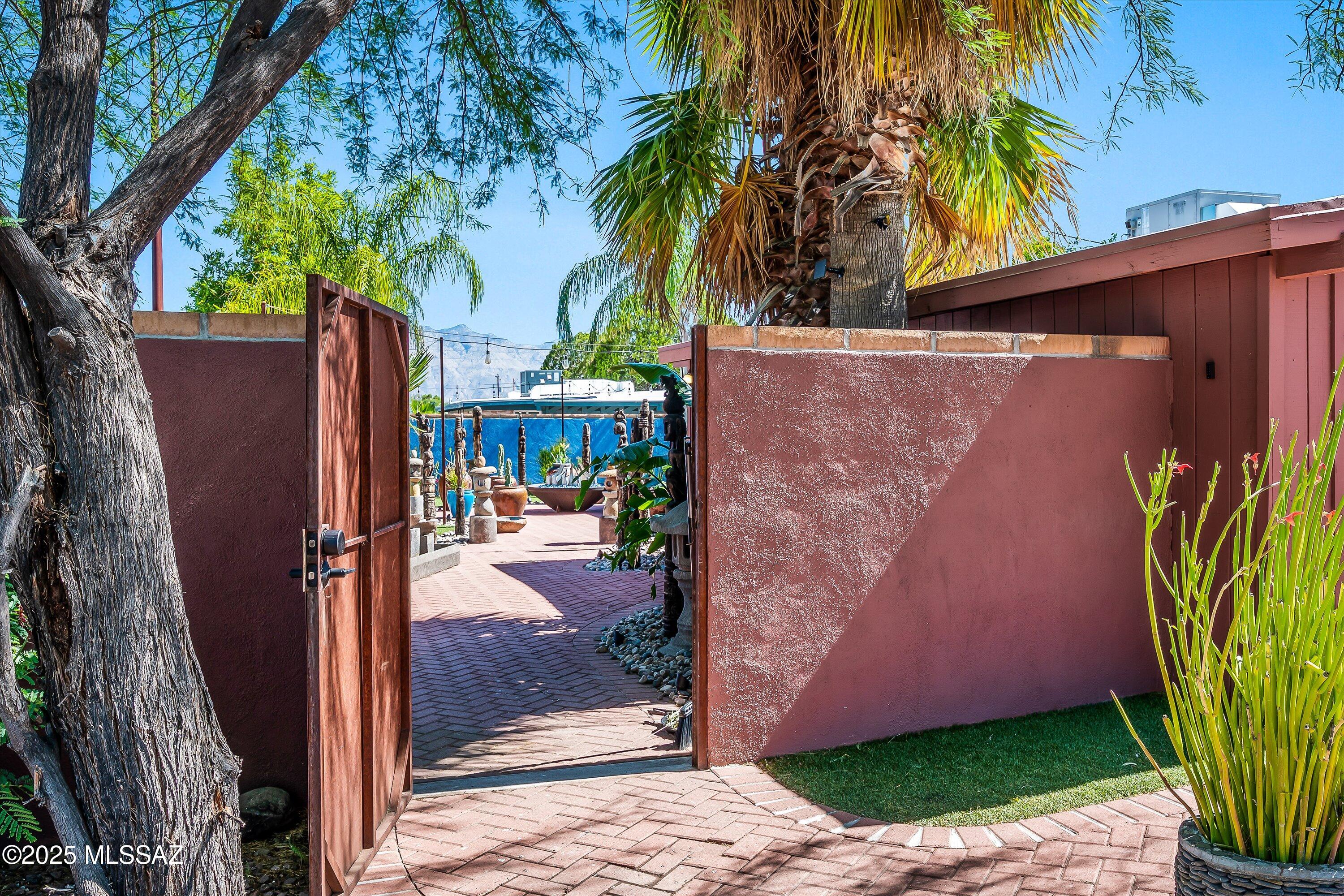 4631 E Bellevue Street