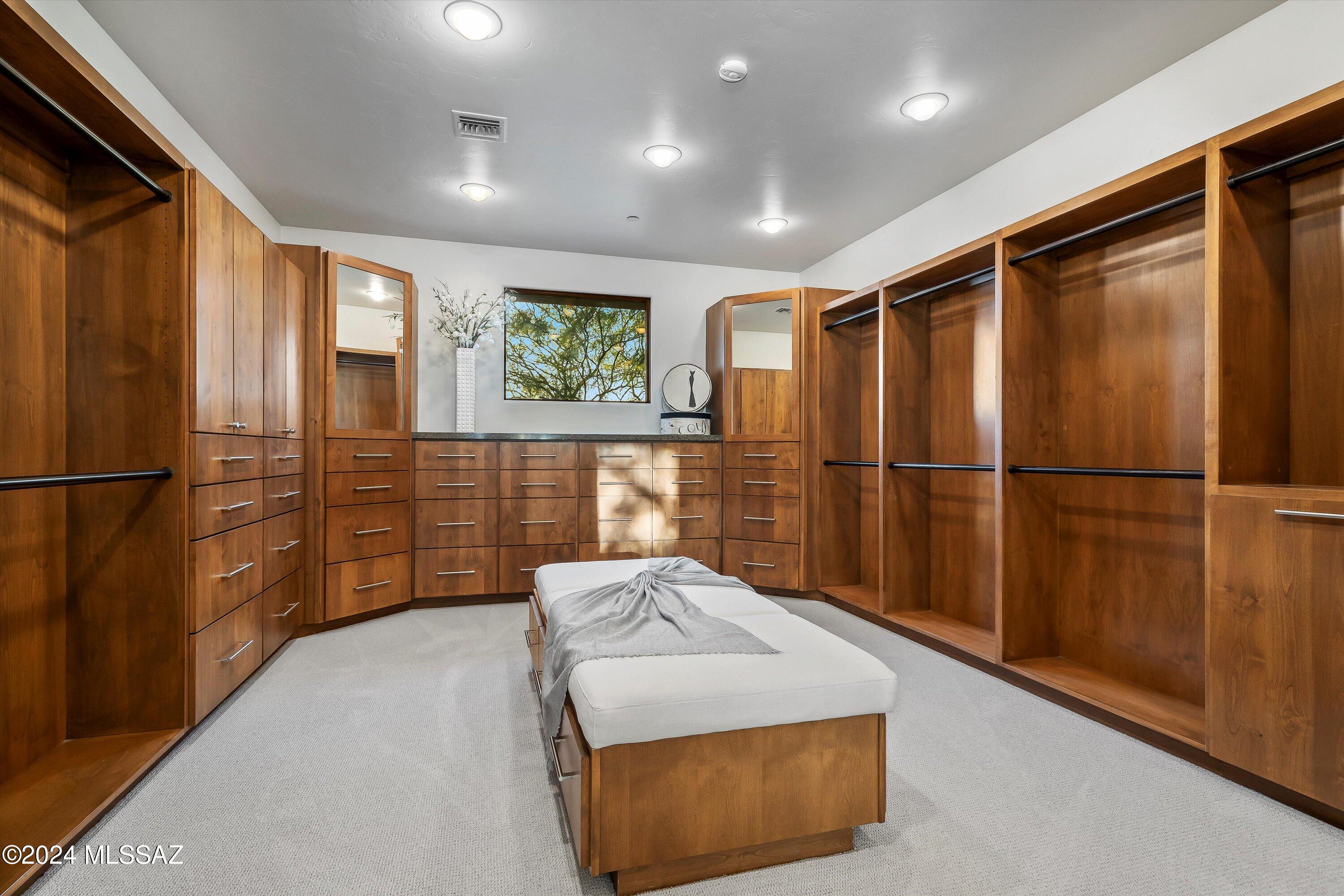 Honey Bee Ridge(The Estates At) - Residential