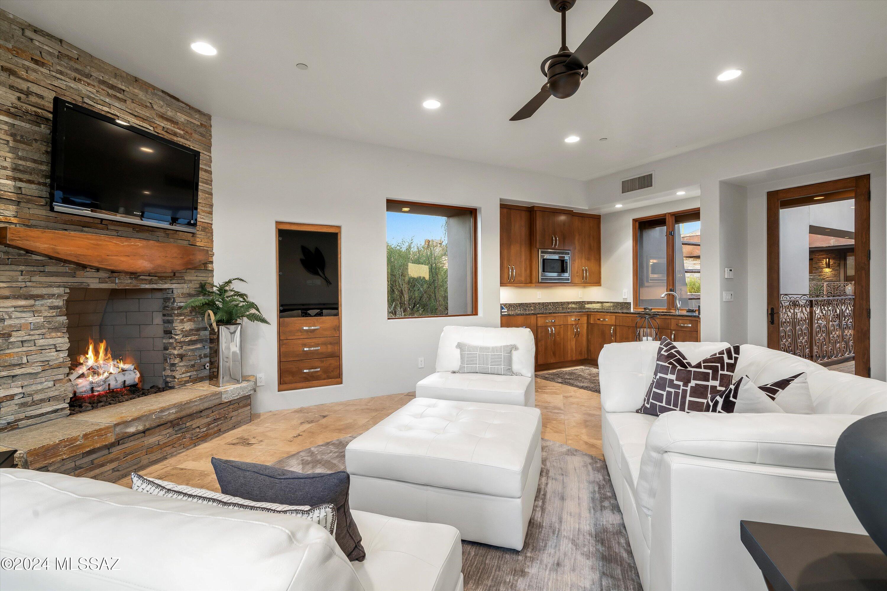 Honey Bee Ridge(The Estates At) - Residential