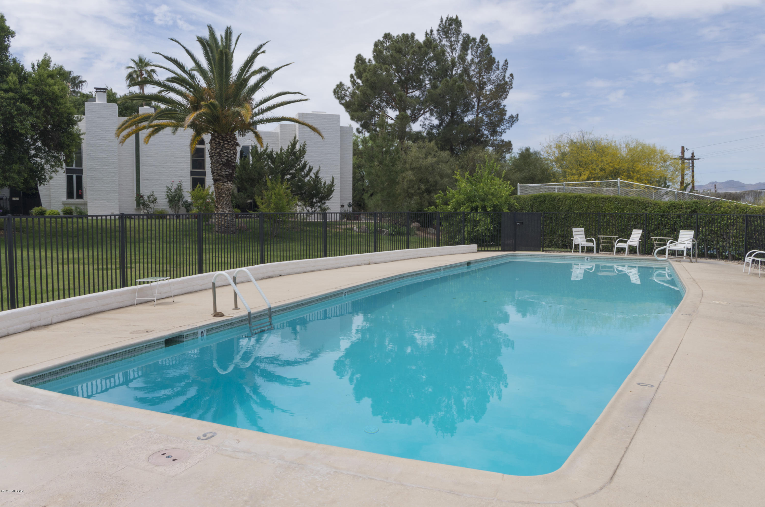Las Lomitas (1) - Residential