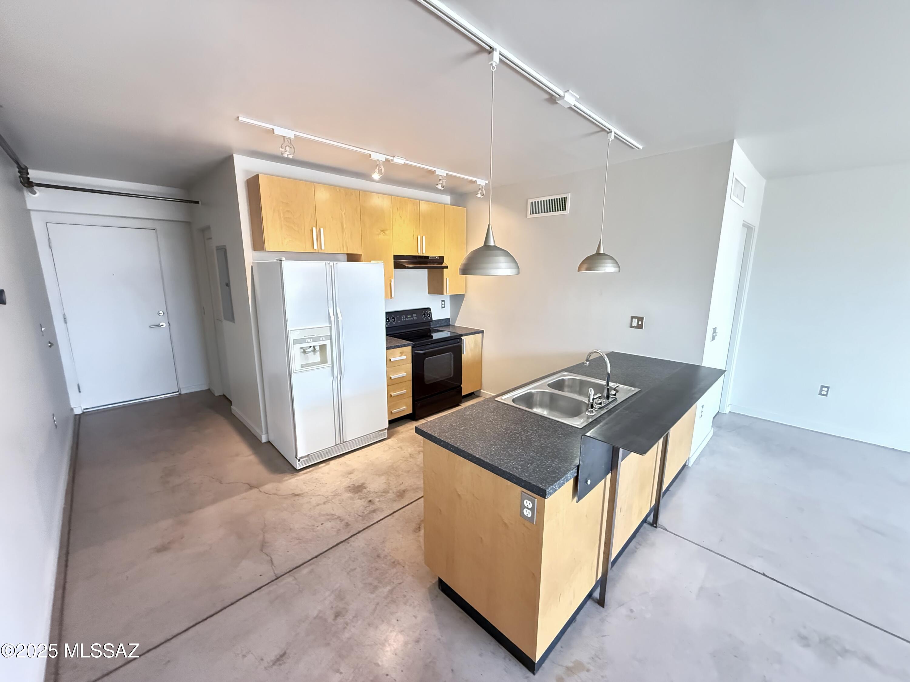 1001 E 17th Street APT 106