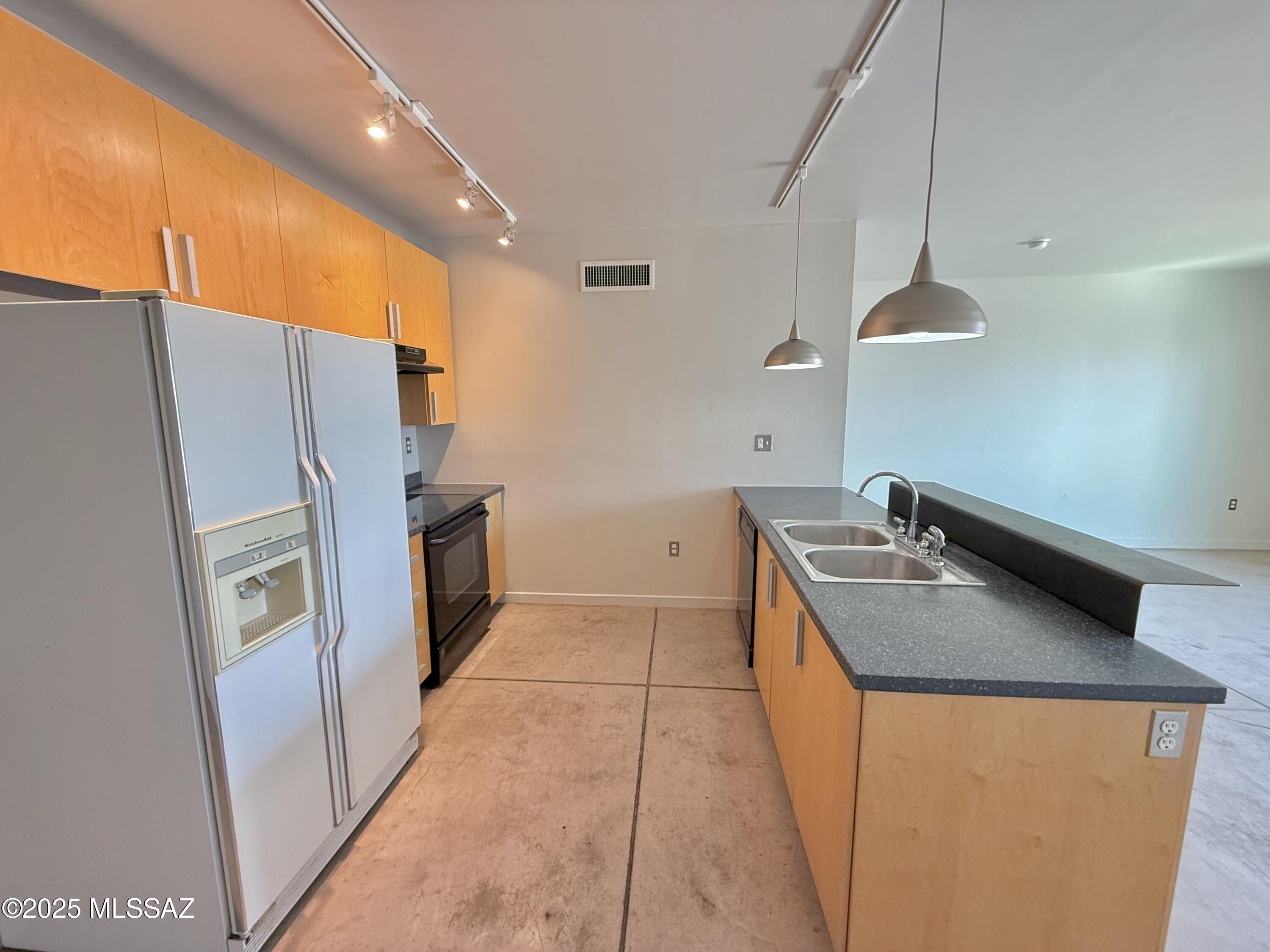 1001 E 17th Street APT 106