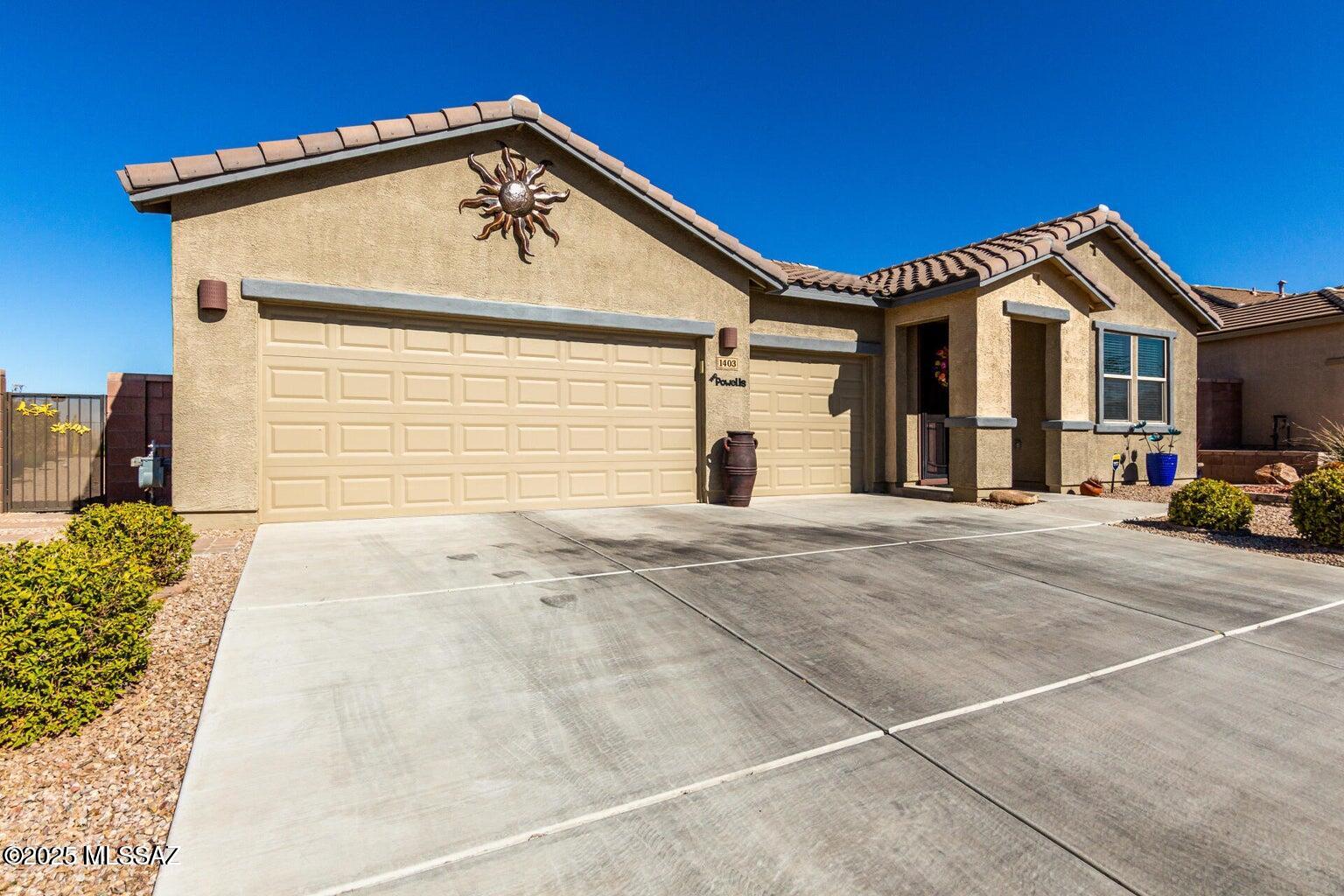 1403 E Stronghold Canyon Lane