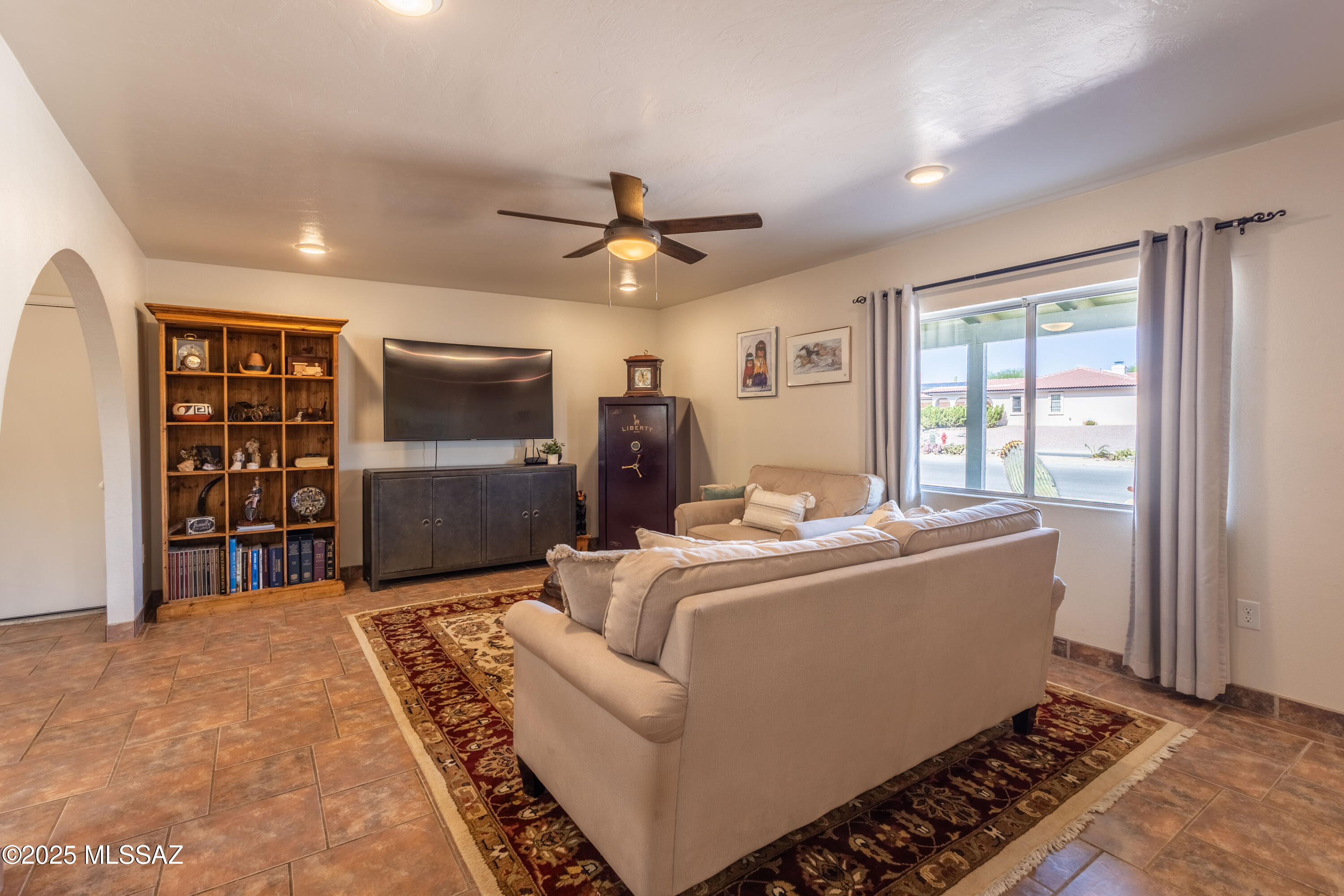 1120 N La Canoa