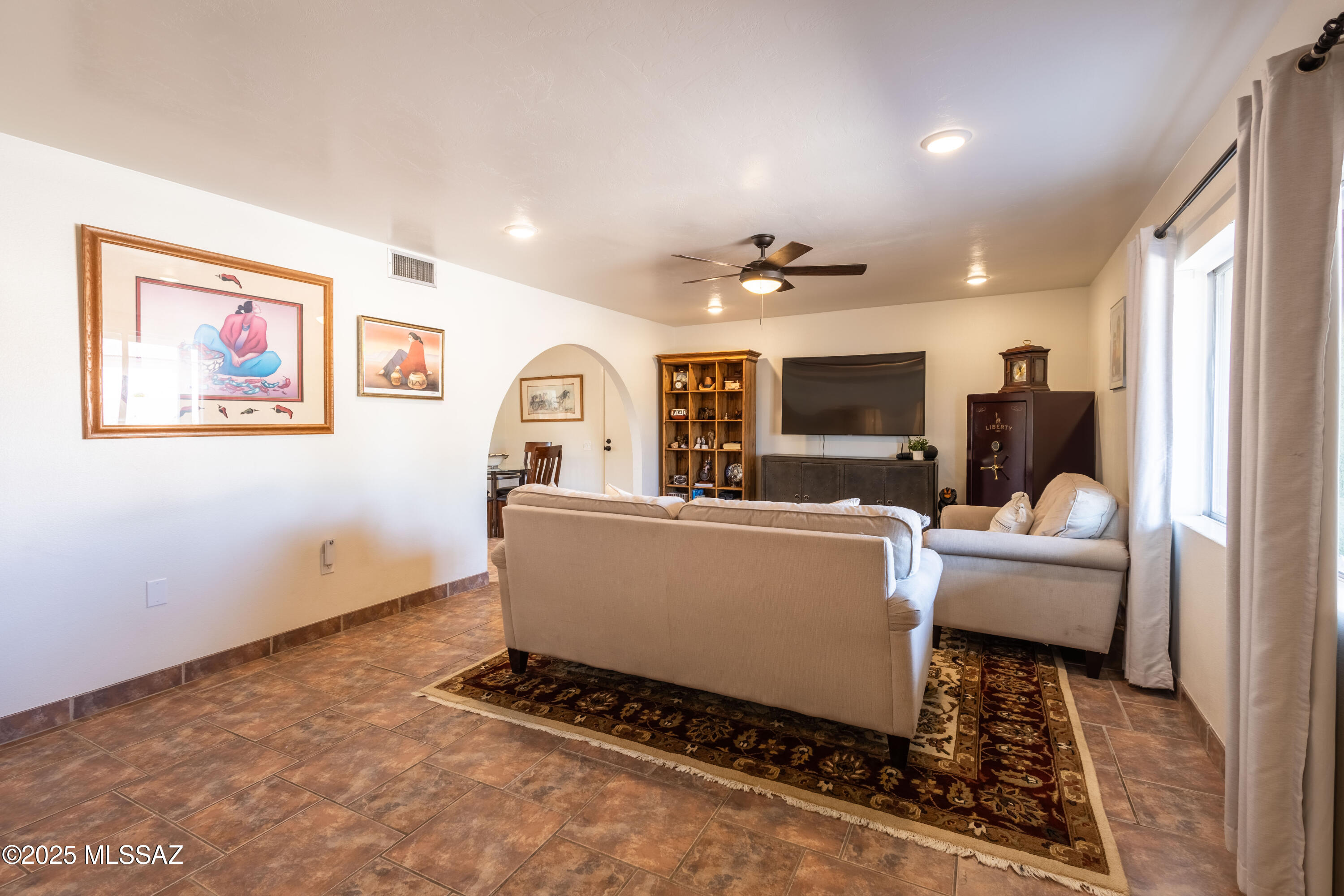 1120 N La Canoa