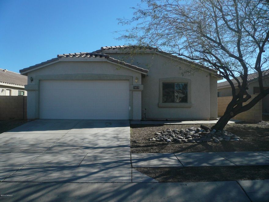 Move in ready Home in Desert Willow Estates. Open floor plan with vaulted ceilings, 1663 sqft., 4 bedrooms, 2 full bathrooms, large walled backyard, covered patio with gas plumb for BBQ, 2 car garage. Master bedroom has large garden tub, dual vanities and large walk-in closet. GO SHOW!