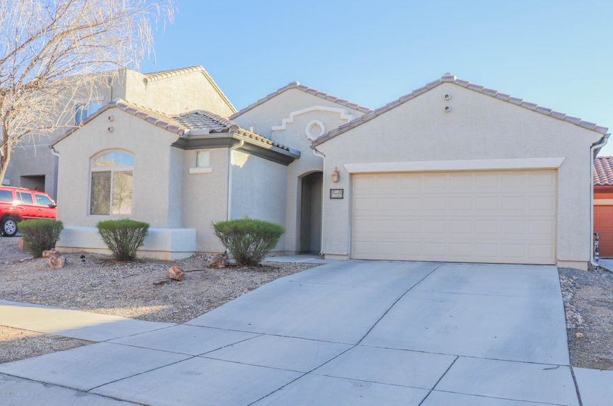 Charming single level 1517 SF, 3 Bd, 2 bath home in highly desirable Sierra Morado!  Vail School district.  This well maintained home features tile and laminate flooring throughout! Low maintenance front and back yard. Solar hot water heater.  

Neighborhood features community pool and spa, bike trails/walking paths and mountain views!  Schedule your showing today!!!!!!!!