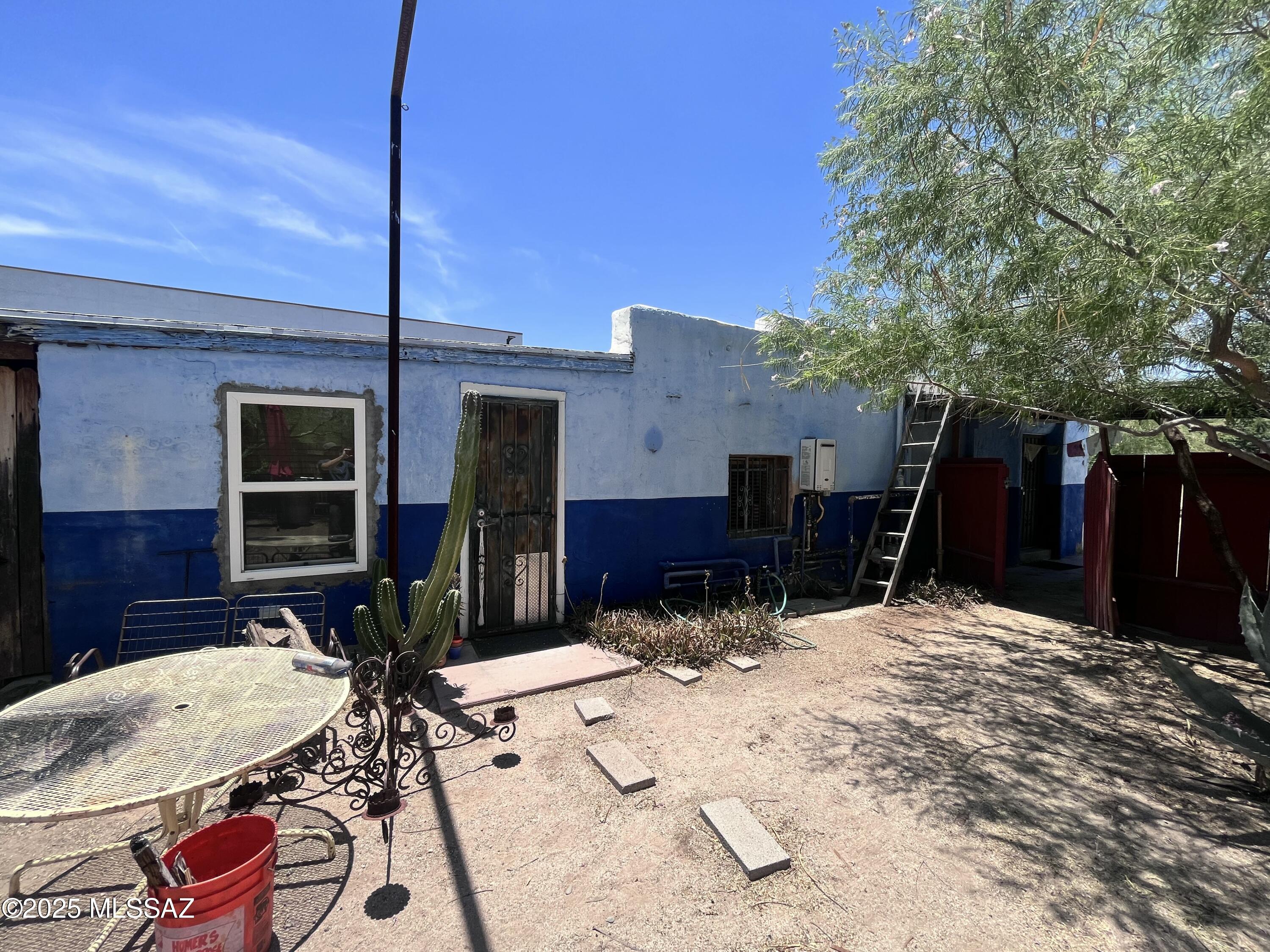 234 E Helen Street