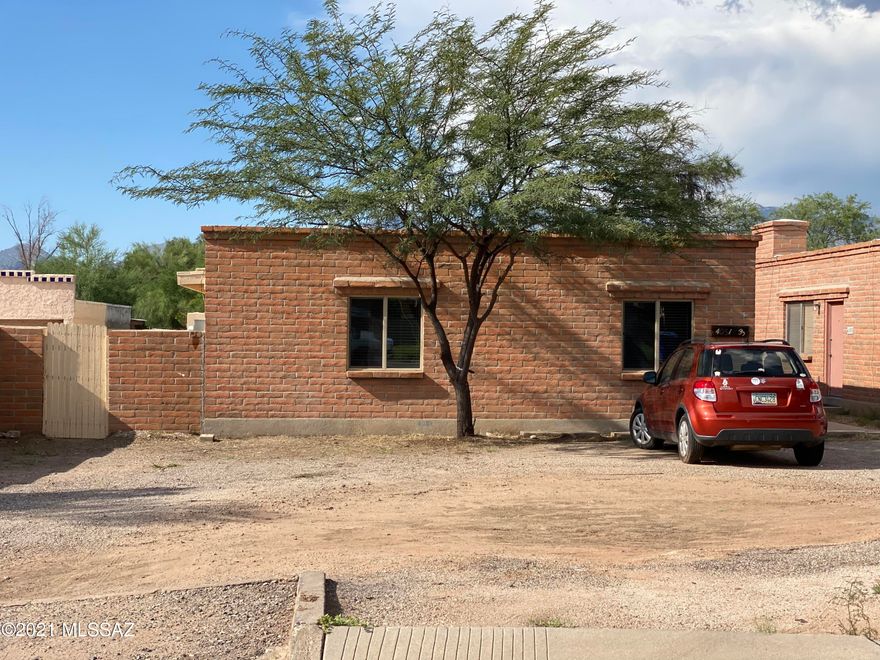 (Must qualify excellent credit and monthly income 3x rent amount needed) remodeled 2 bedroom 1 bath in a Duplex. Private Fenced yard and in central Tucson.  Laundry / storage room. ceramic tile floors. Brand new kitchen counters and tops , New stainless appliances , Central AC, Remodeled bathroom. Freshly Painted. New Dual Pane windows, New exterior and interior doors. This is the unit you have been searching for. Applicants must qualify . Tenants to Verify schools and any other information deemed important. Owner pays up to $75.00 water, sewer and trash monthly.